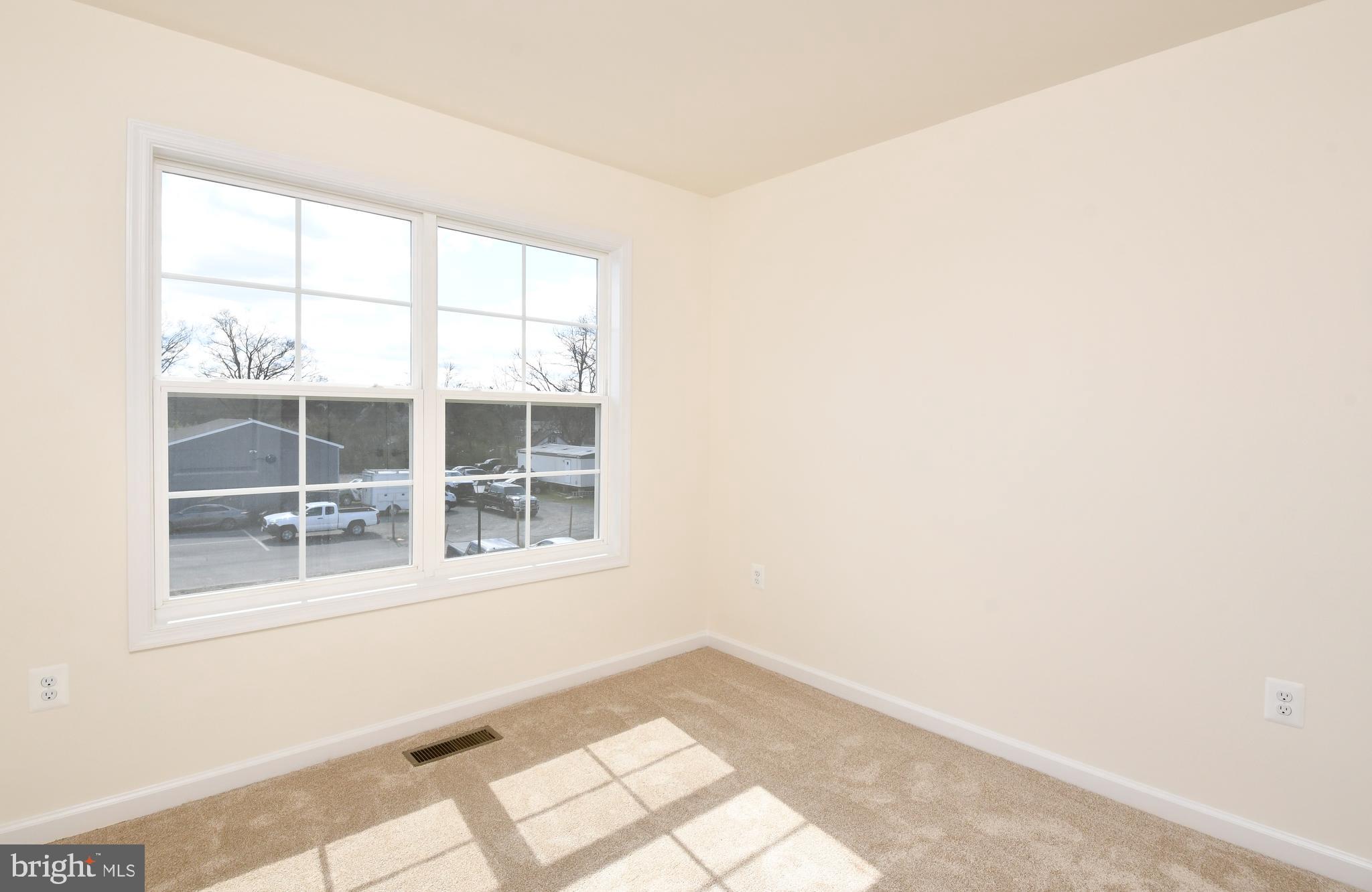 ROSELAND TOWNHOMES - Residential Lease