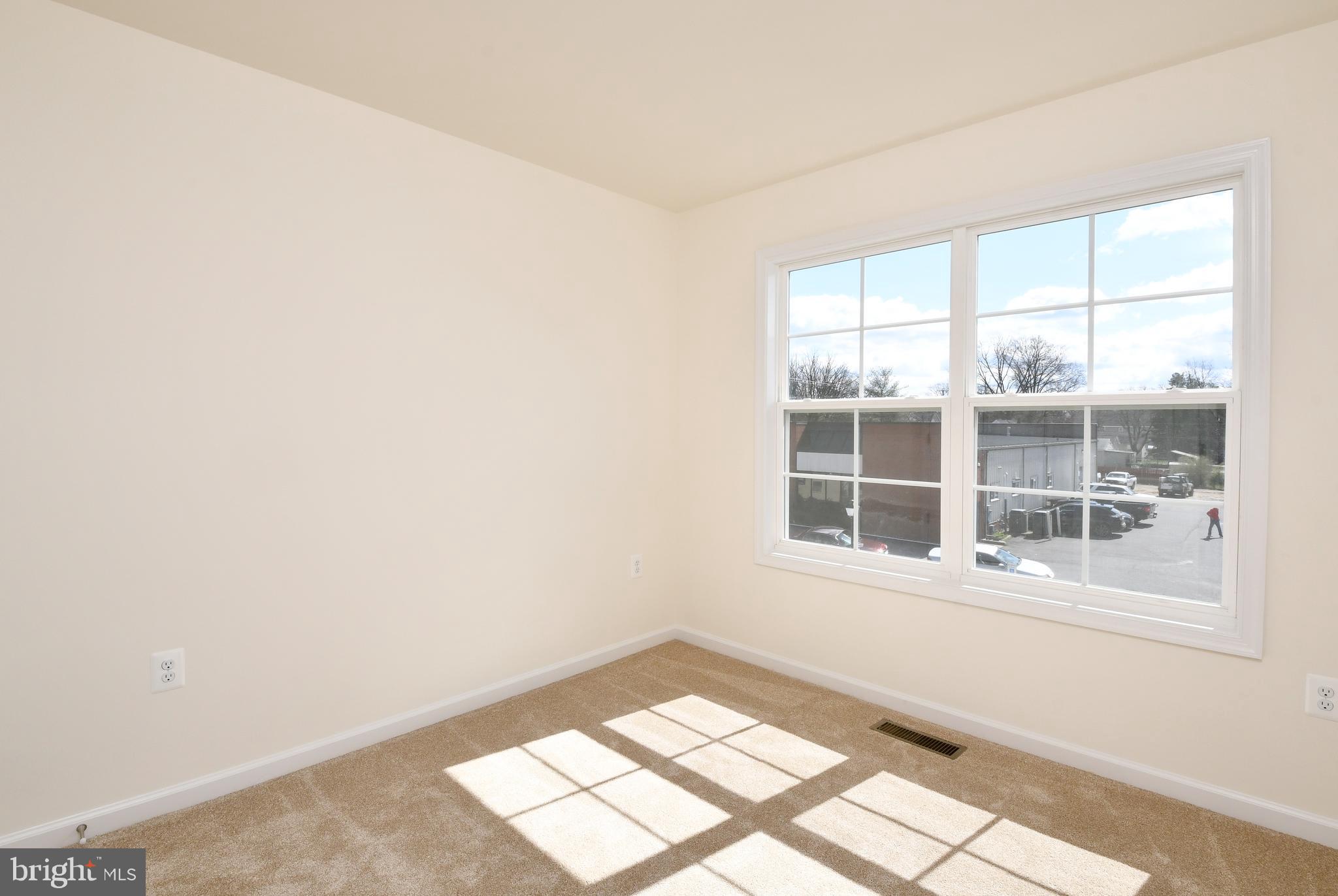 ROSELAND TOWNHOMES - Residential Lease