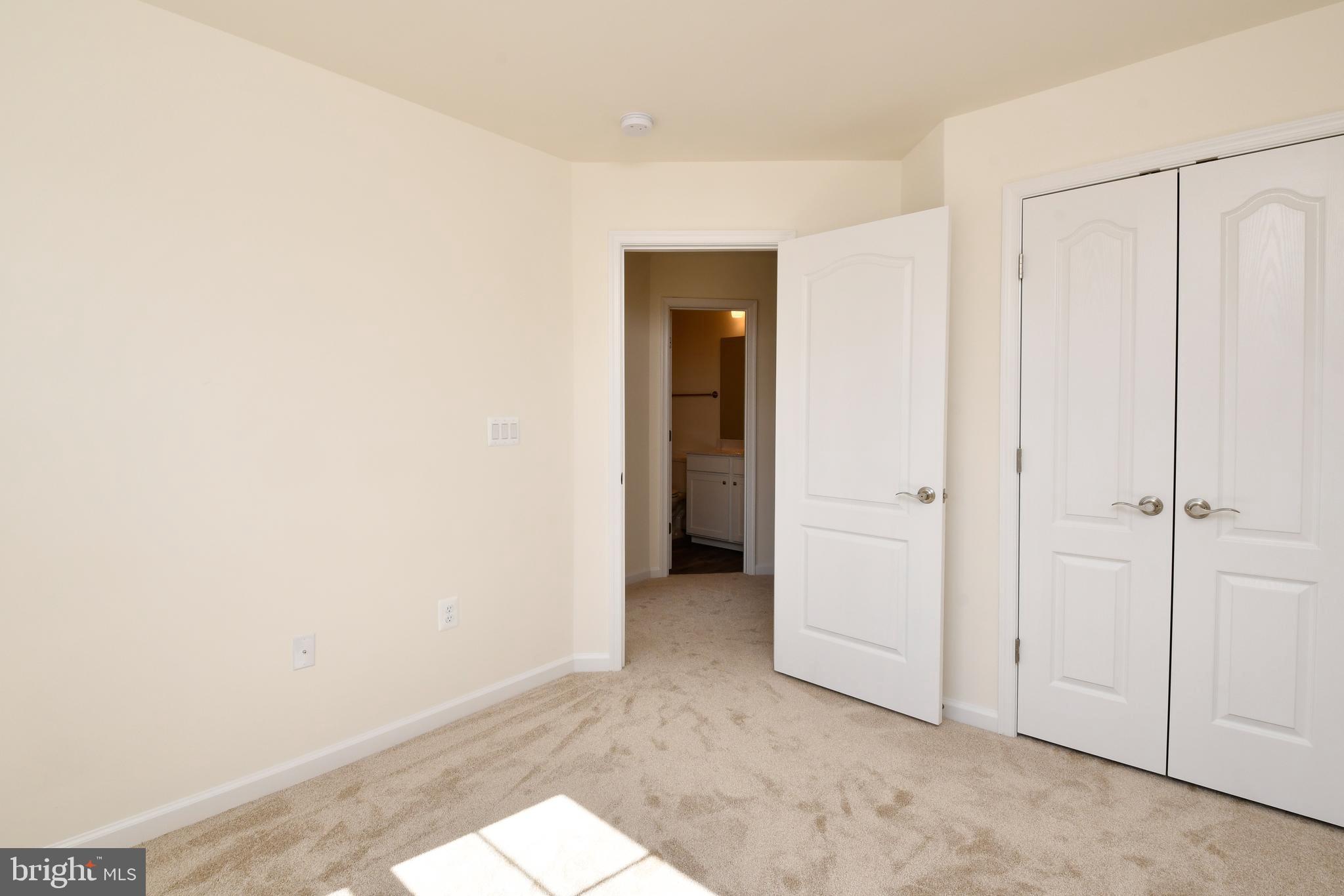 ROSELAND TOWNHOMES - Residential Lease