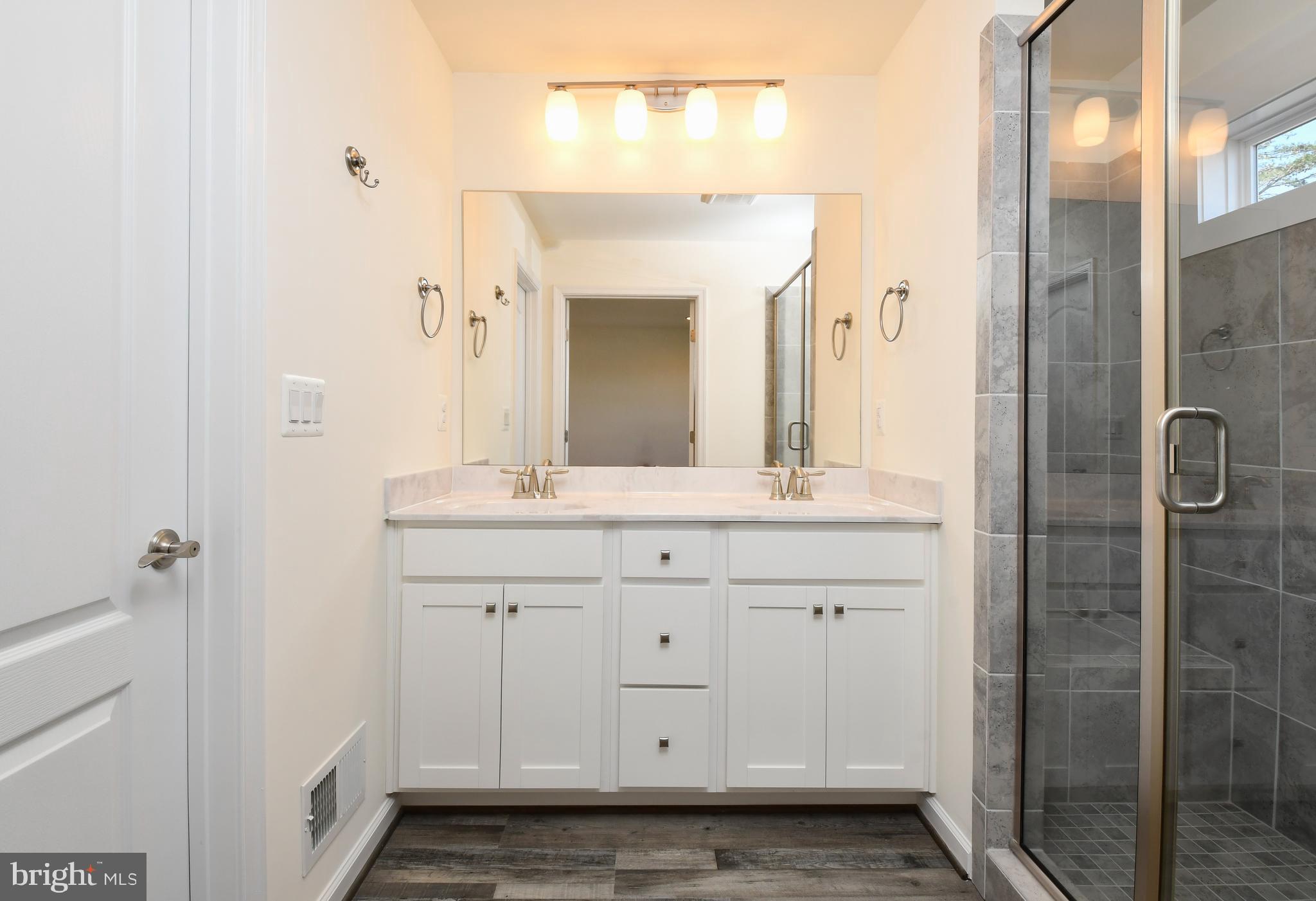 ROSELAND TOWNHOMES - Residential Lease