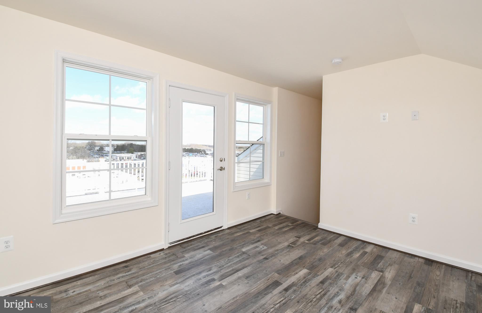 ROSELAND TOWNHOMES - Residential Lease