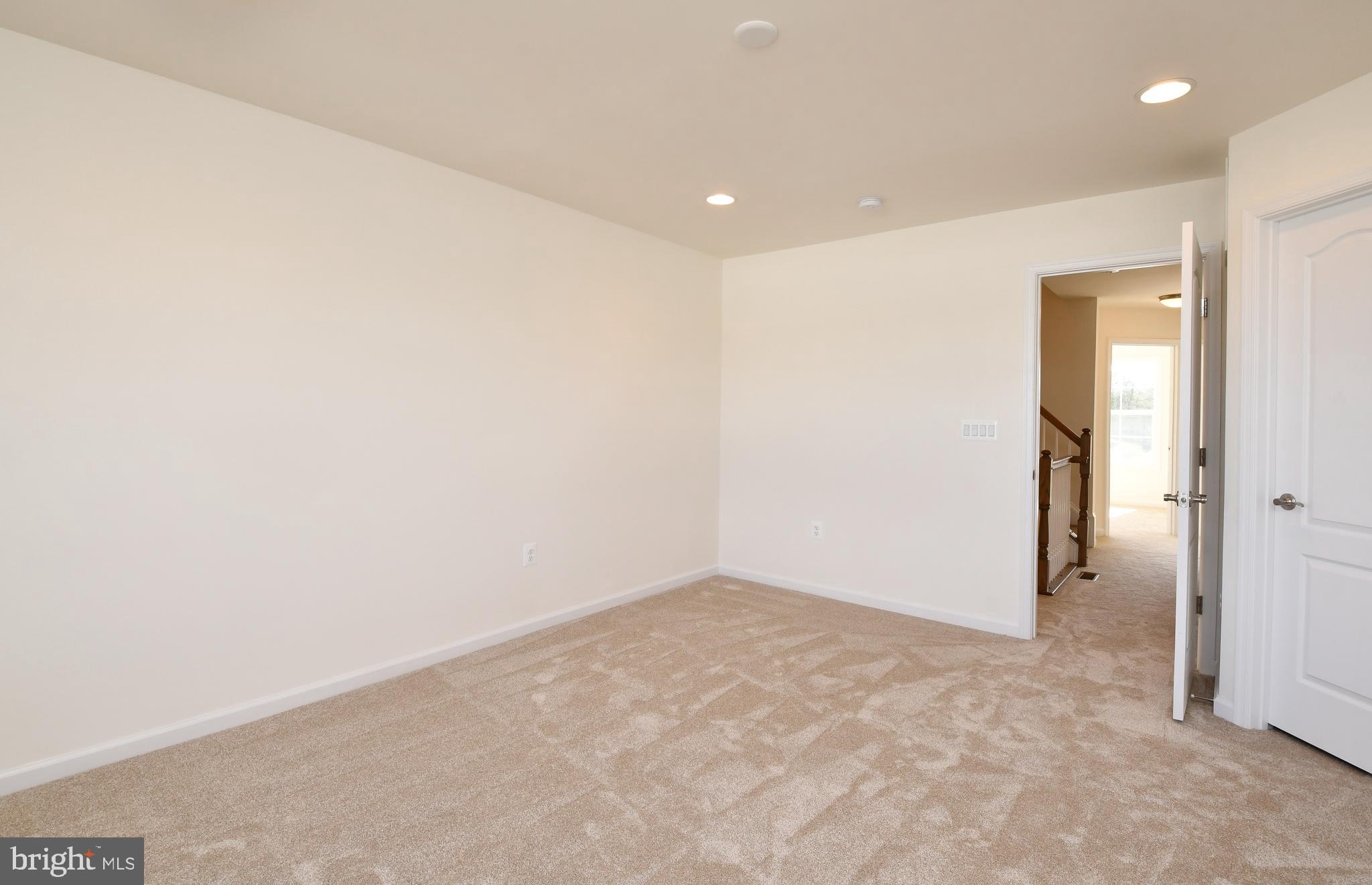 ROSELAND TOWNHOMES - Residential Lease