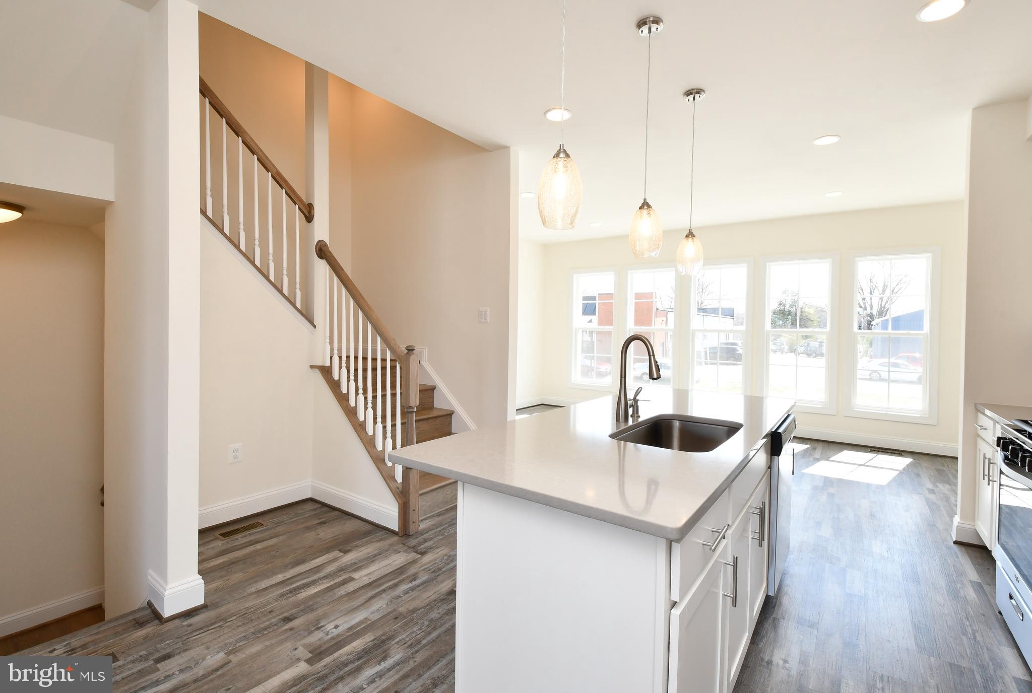 ROSELAND TOWNHOMES - Residential Lease