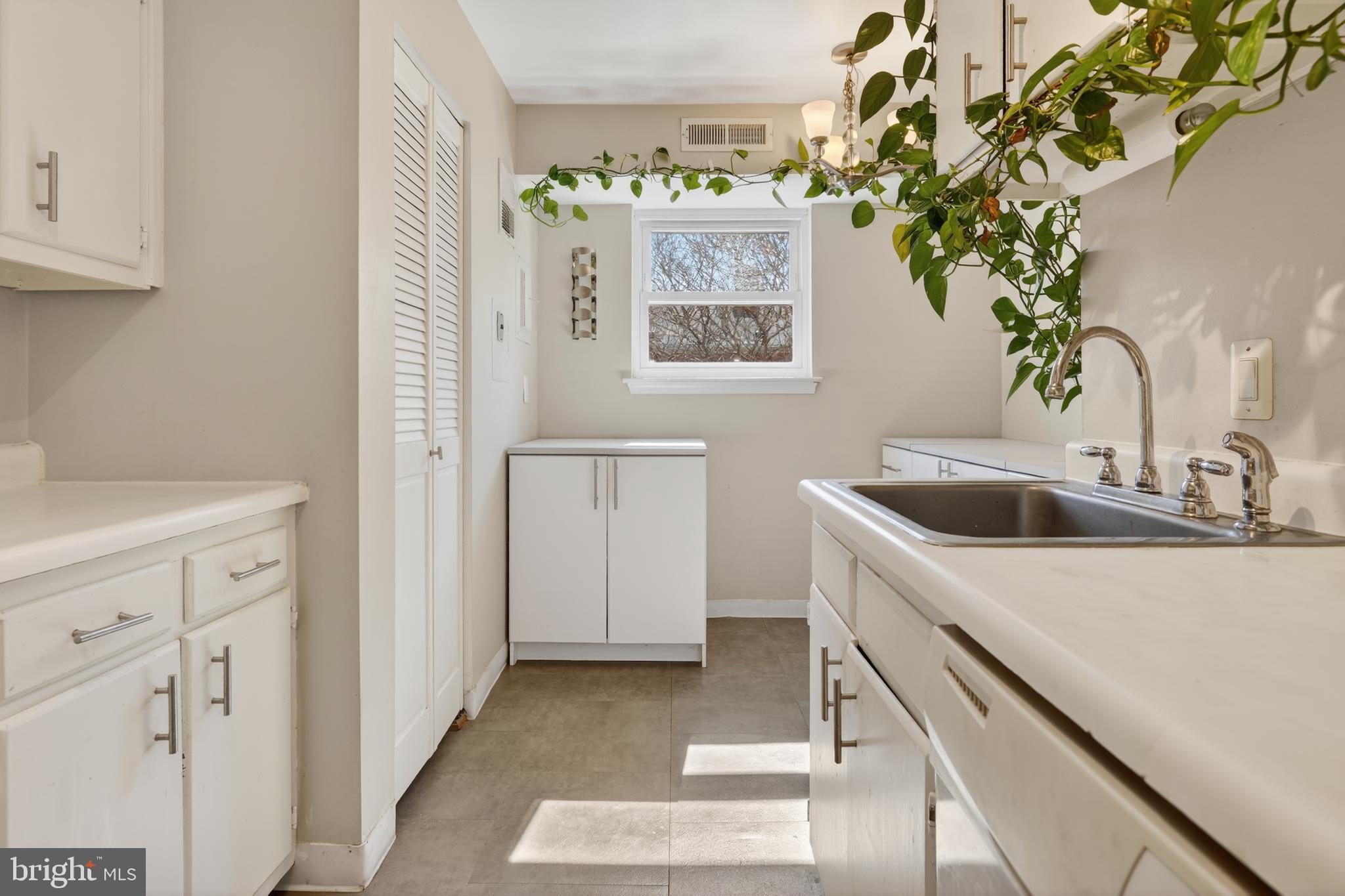 MAYFLOWER SQUARE - Residential