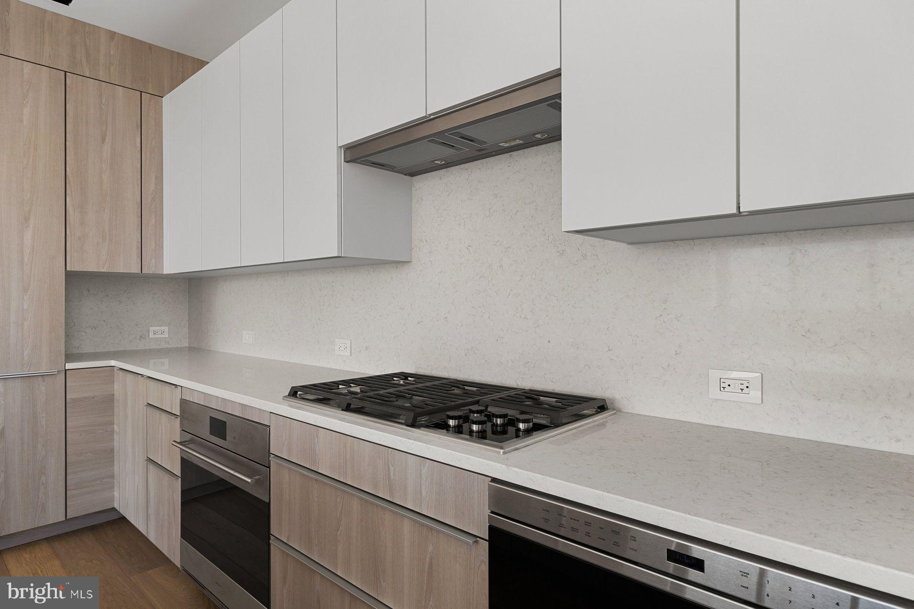 AVENUE OF THE ARTS - Residential