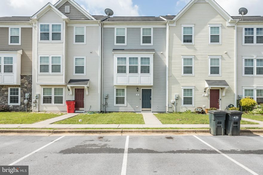 Welcome to this well designed 3 level townhome offering the perfect blend of comfort, space and modern living.  Featuring 3 bedrooms and 2.5 bathrooms, this home provides ample room for families, professionals, or anyone seeking a low-maintenance lifestyle without sacrificing style or functionality.

The main level boasts and open-concept layout with a bright living area, a modern kitchen with stainless steel appliances, and a large dining space ideal for entertaining.  A convenient half bath completes this floor.

Upstairs you'll find three bedrooms, including a primary suite with a private en-suite bathroom and walk-in closet.  A second full bathroom serves the additional bedrooms, all filled with natural light and ample closet space.

The lower level offers flexible space for a home office, gym or recreation room - tailor it to your lifestyle needs. Laundry is located on the lower level.  This townhome checks all the boxes!

Conveniently located near shops, parks, schools and commuter routes, this home is a must-see for those seeking comfort, convenience in a well-appointed setting.