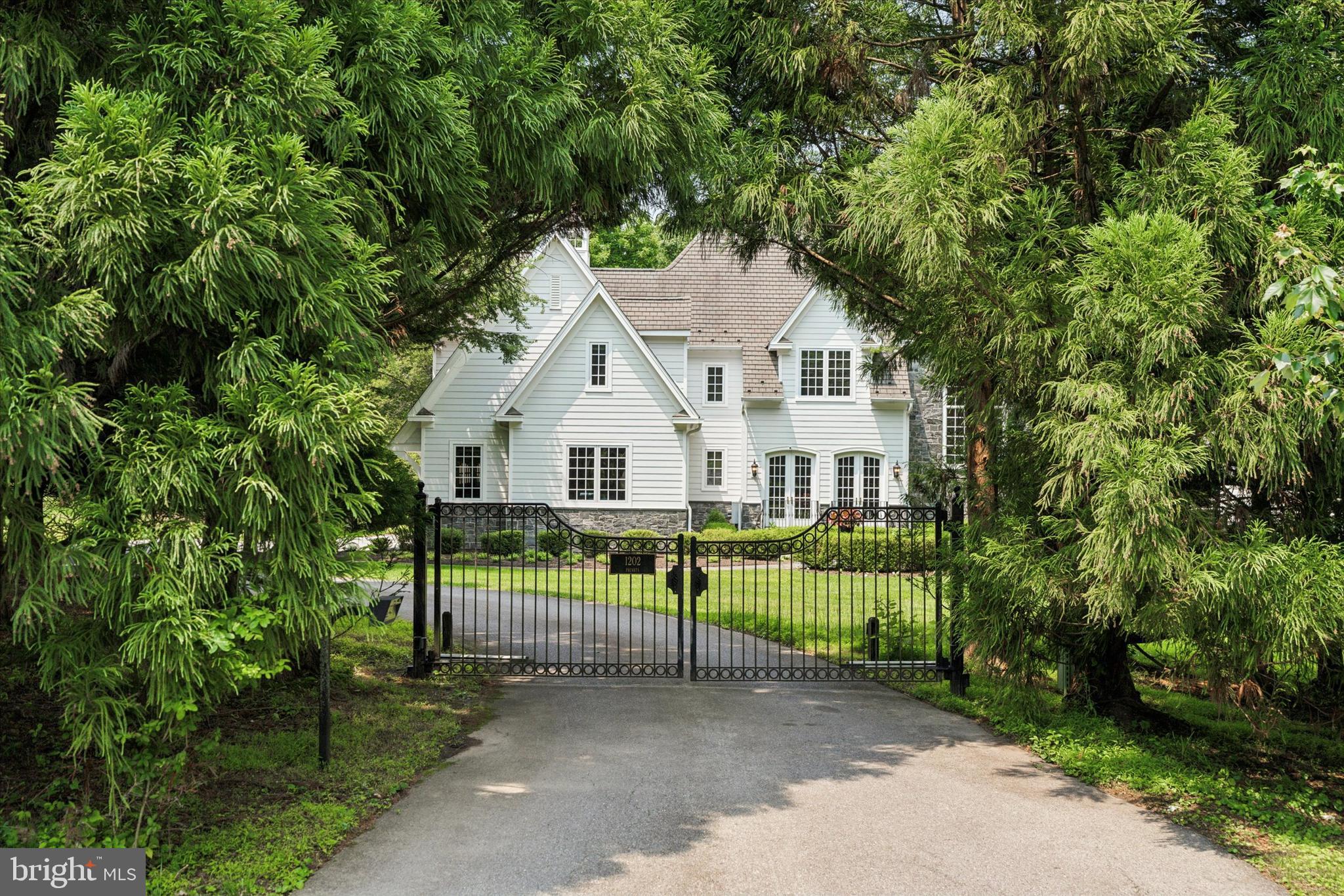 1202 TURKS HEAD LANE