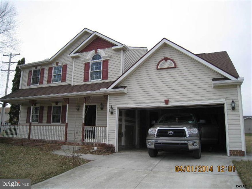 Great opportunity. Spaciuos three bedroom home. Mstr bedroom w/ Jacuzzi tub. Loft overlooking family rm. 1st flr family rm w/gas log fireplace. Cathedral ceilings. 1st flr laundry. Eat-in kitchen w/french door to deck, breakfast bar, pantry and oak raised panel cabinets. Formal living rm and dining rm. Two car garage w/storage room. Covered front porch & more.