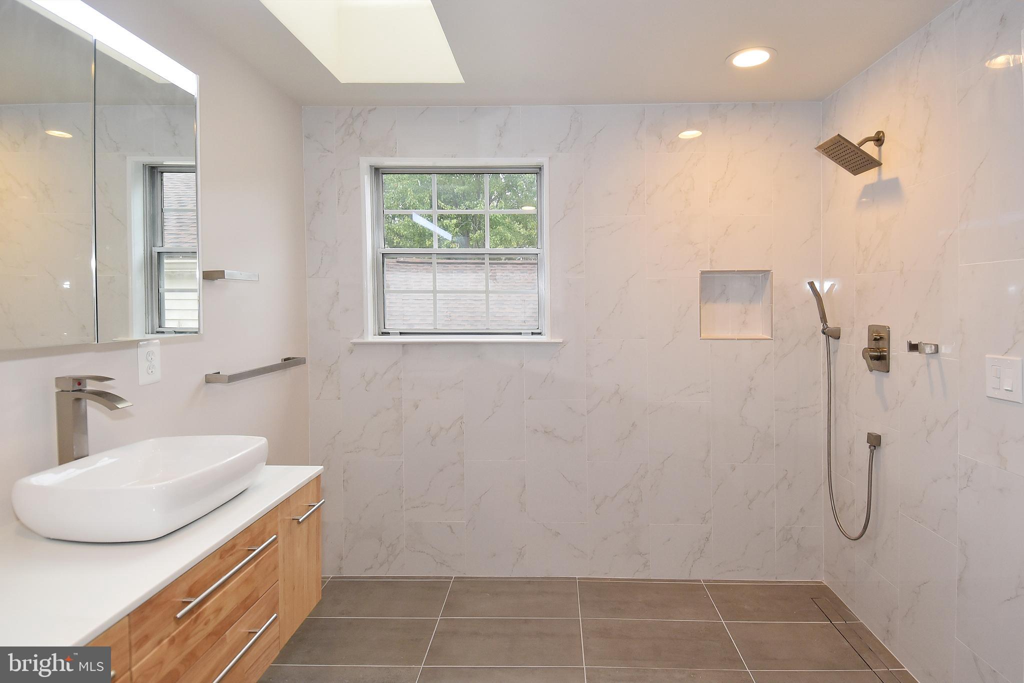 KINGSTOWNE - Residential Lease