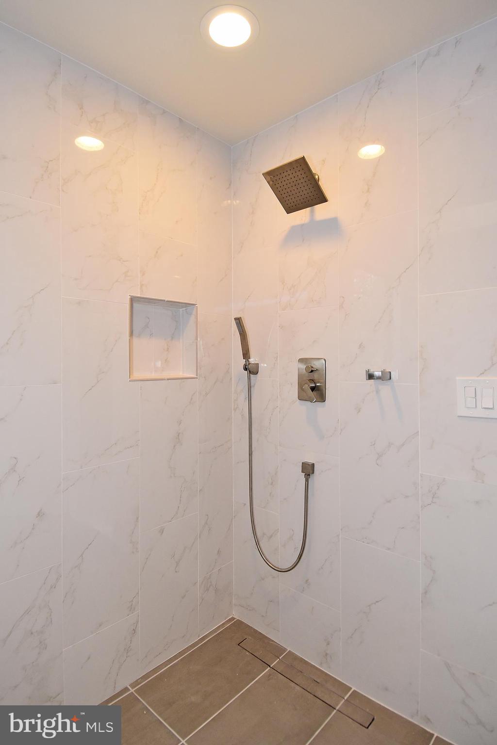 KINGSTOWNE - Residential Lease