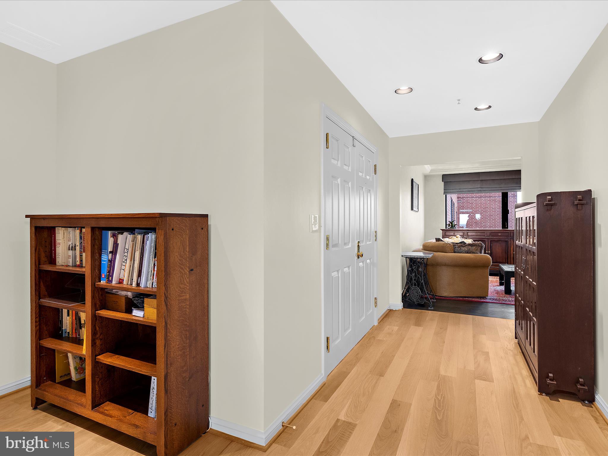 HARBOR COURT CONDOMINIUMS - Residential