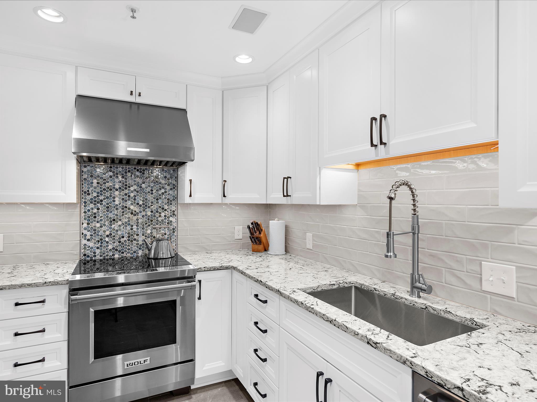 HARBOR COURT CONDOMINIUMS - Residential