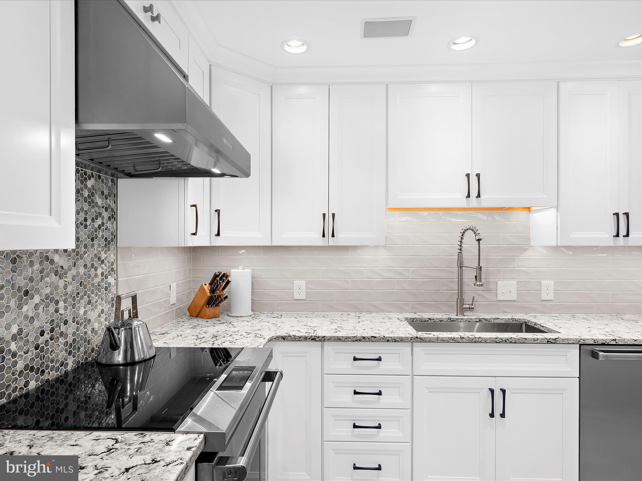 HARBOR COURT CONDOMINIUMS - Residential