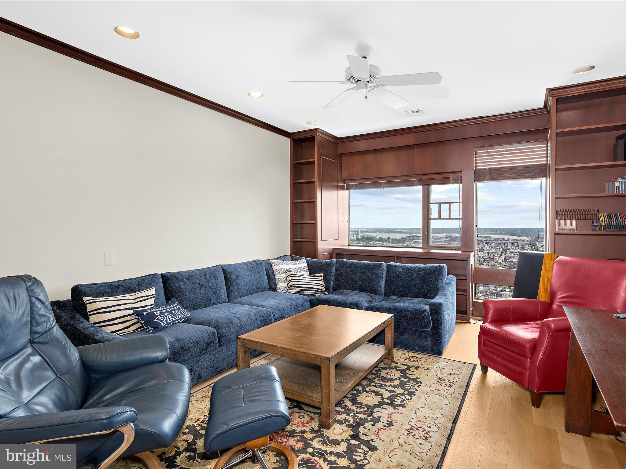 HARBOR COURT CONDOMINIUMS - Residential