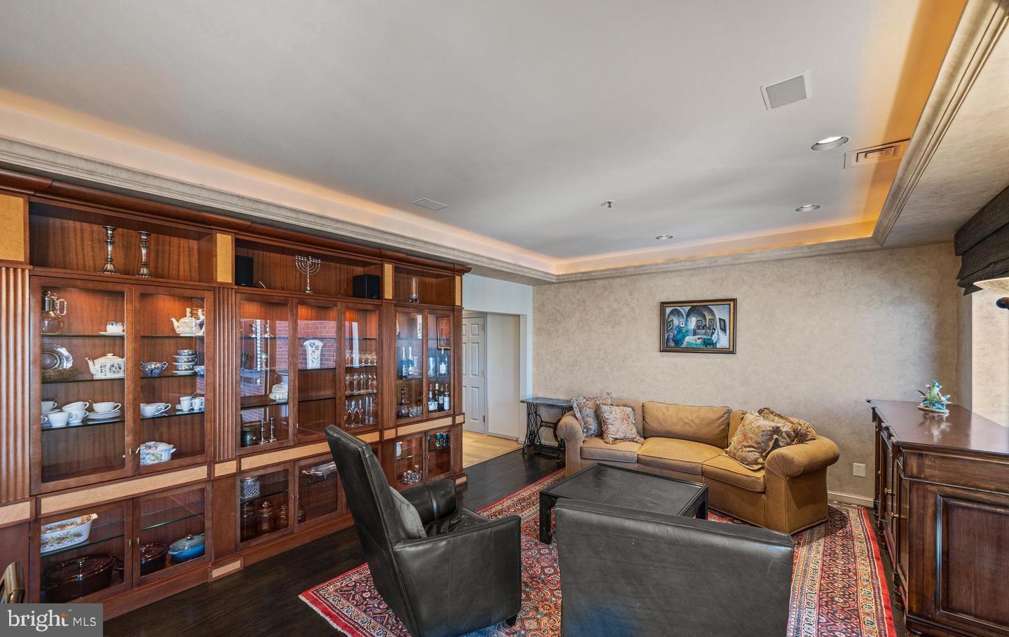 HARBOR COURT CONDOMINIUMS - Residential
