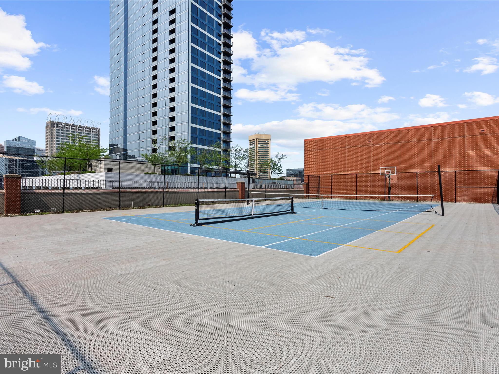 HARBOR COURT CONDOMINIUMS - Residential
