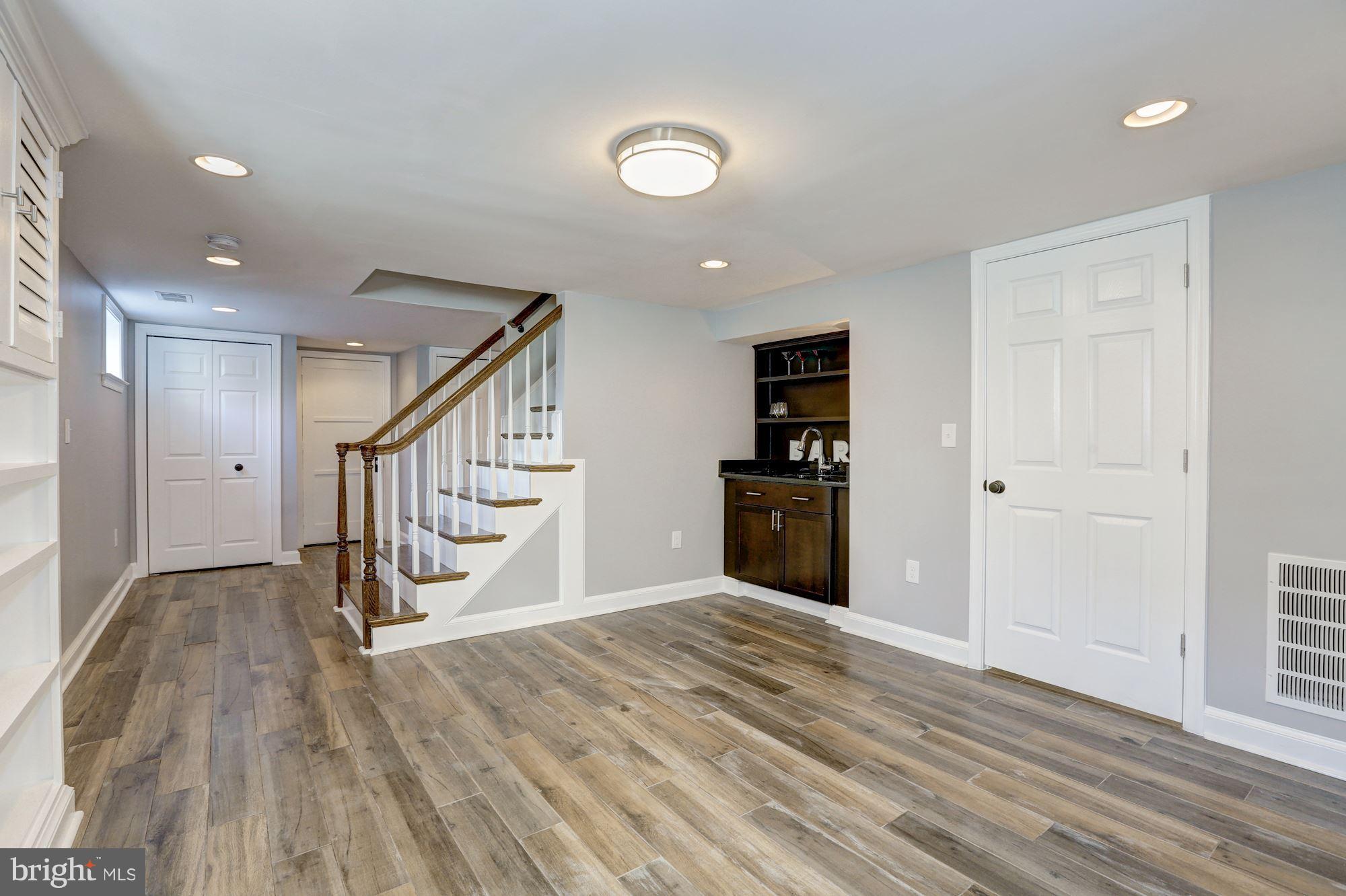 COUNTRY CLUB PARK - Residential