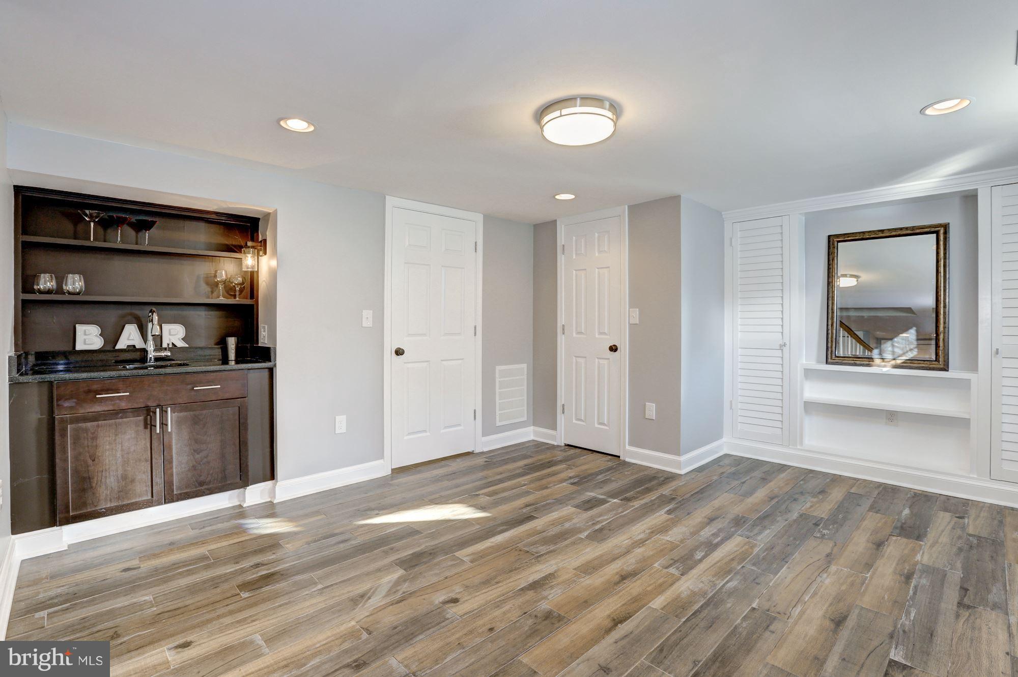 COUNTRY CLUB PARK - Residential