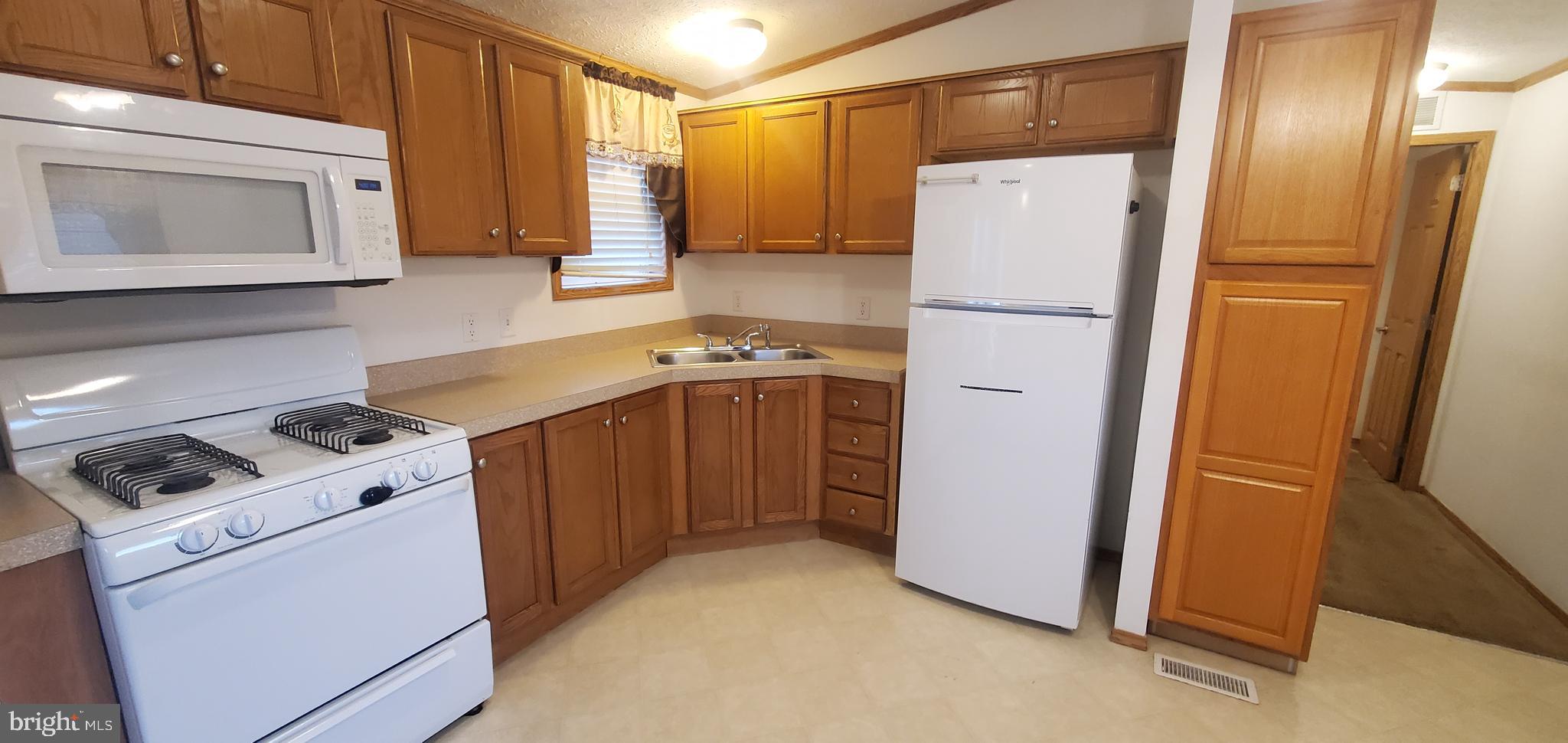 BAY COUNTRY ESTATES - Residential