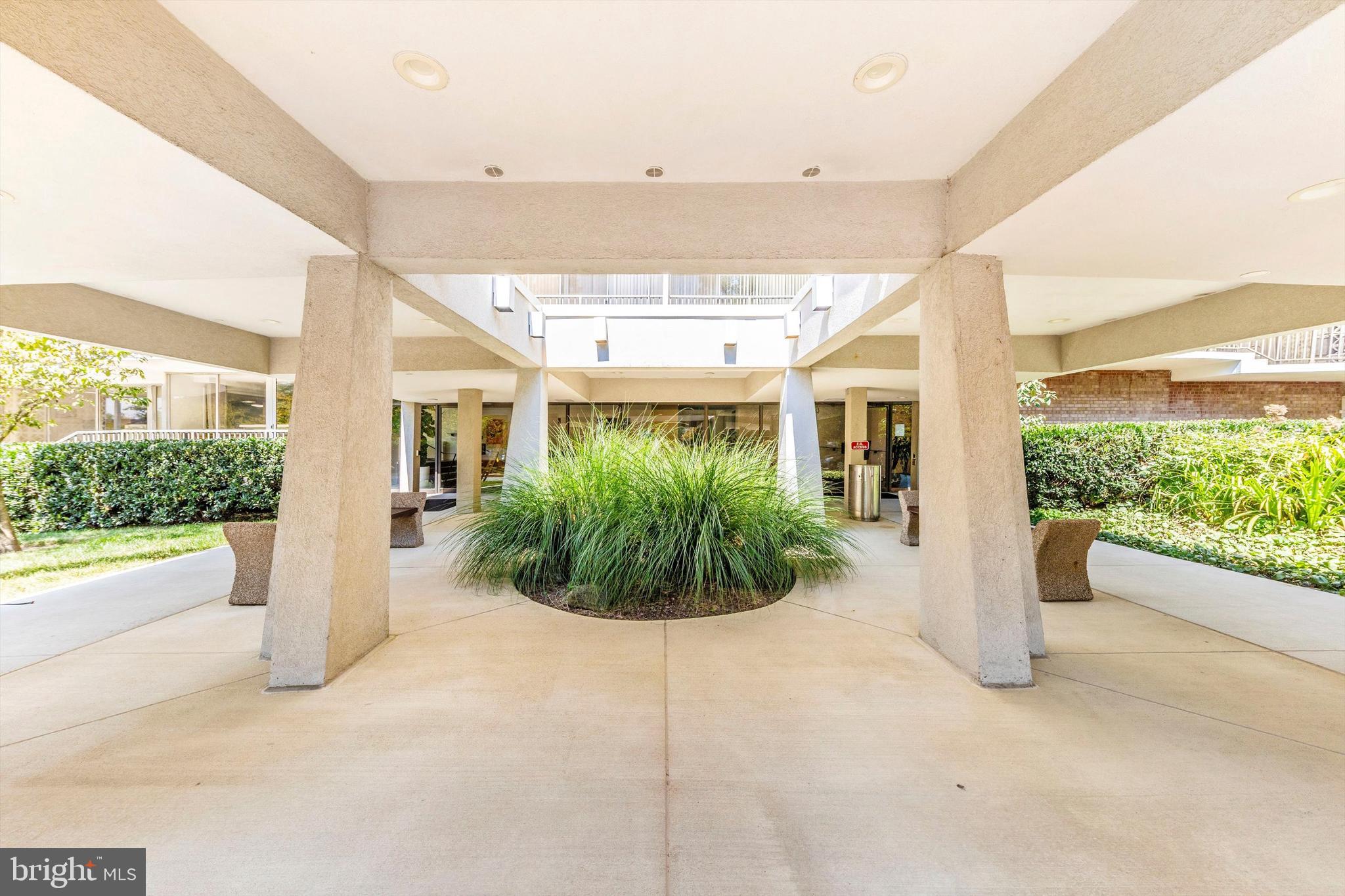 3333 UNIVERSITY BOULEVARD W 708