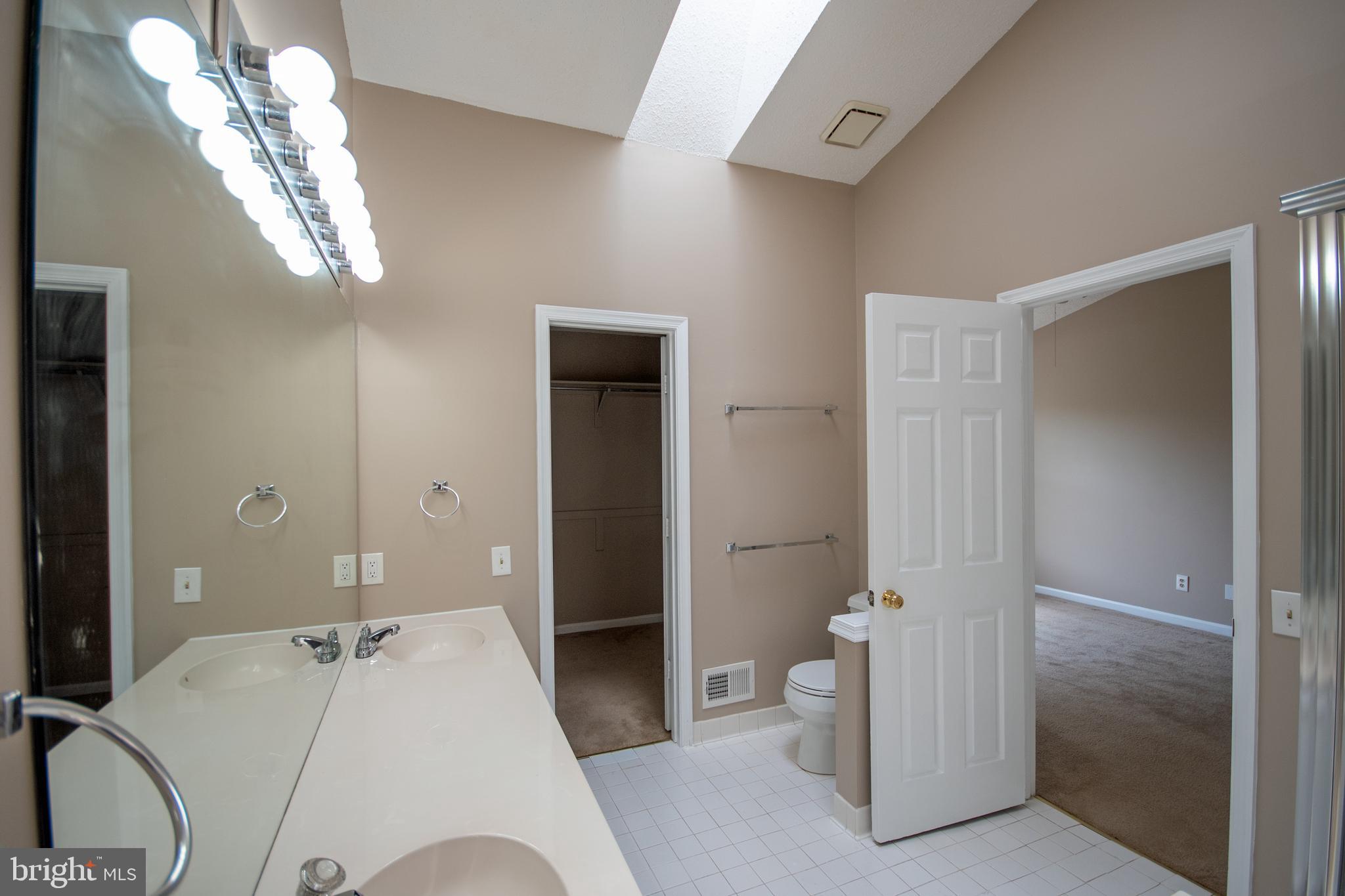 ASHBURN FARM - Residential Lease