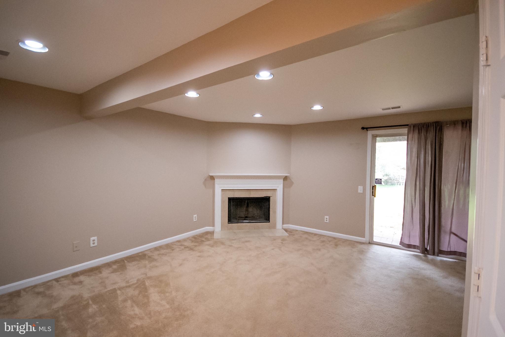 ASHBURN FARM - Residential Lease