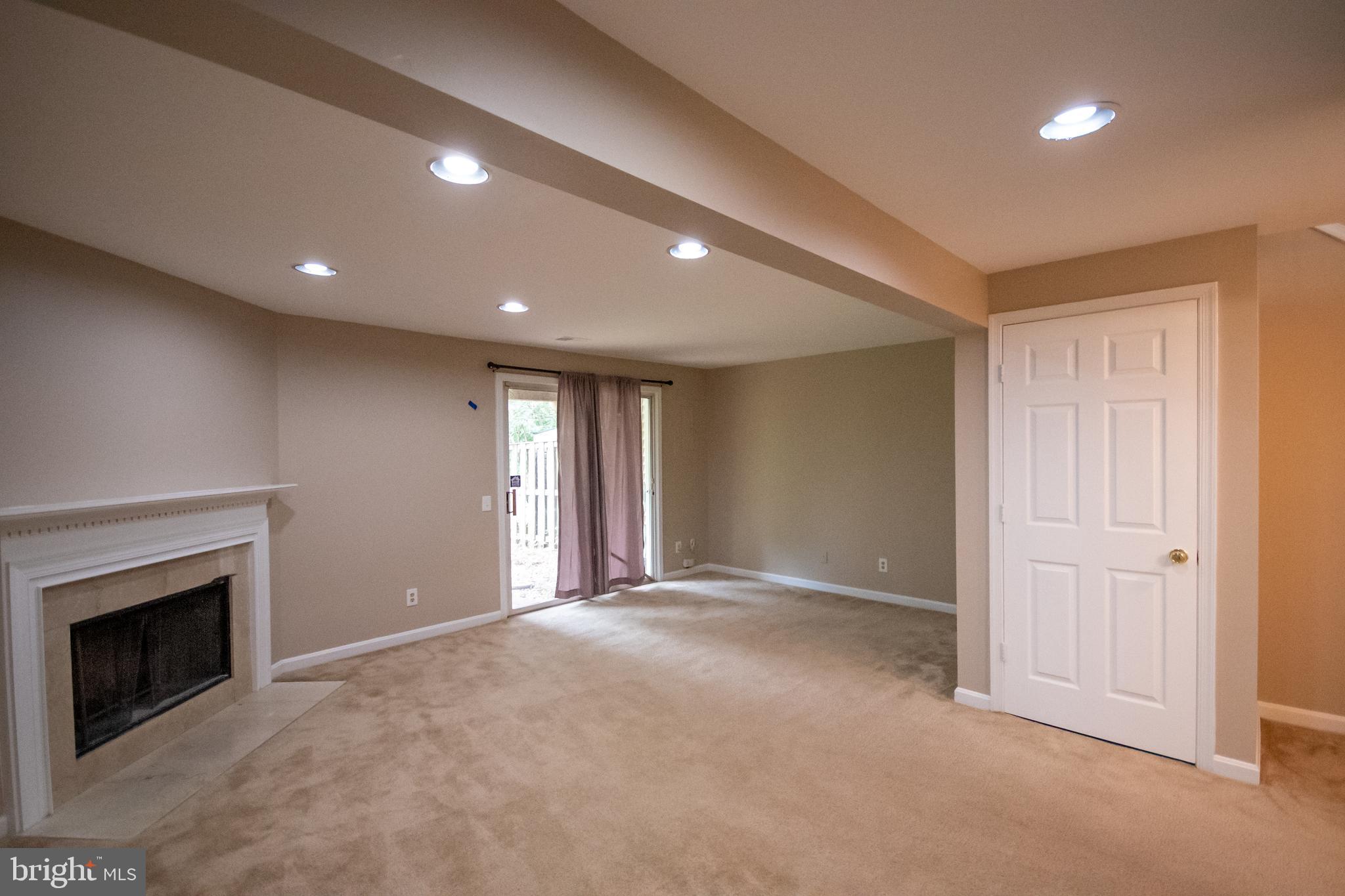 ASHBURN FARM - Residential Lease