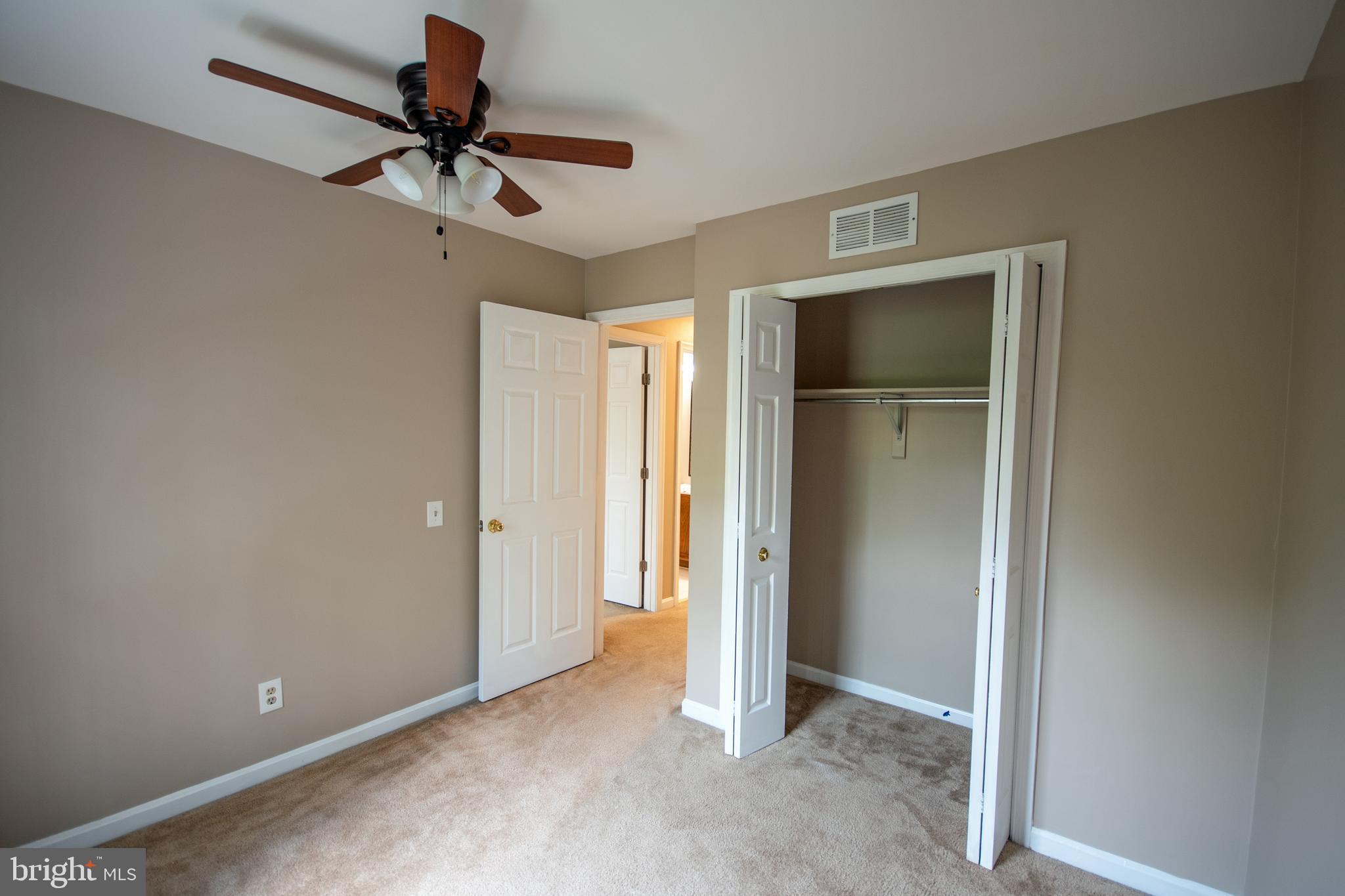 ASHBURN FARM - Residential Lease