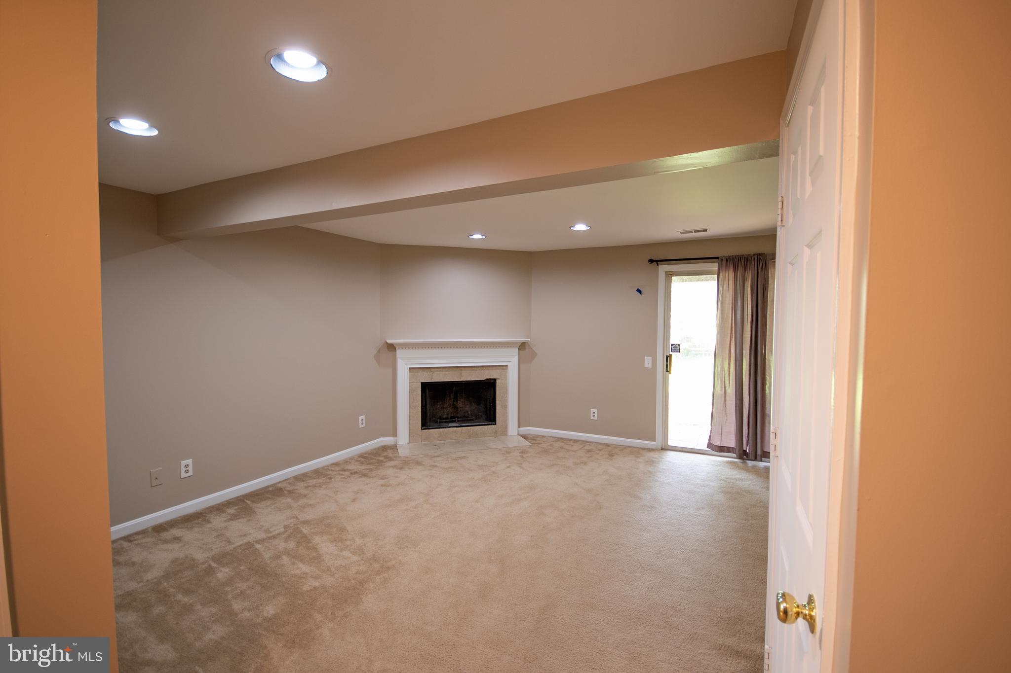 ASHBURN FARM - Residential Lease