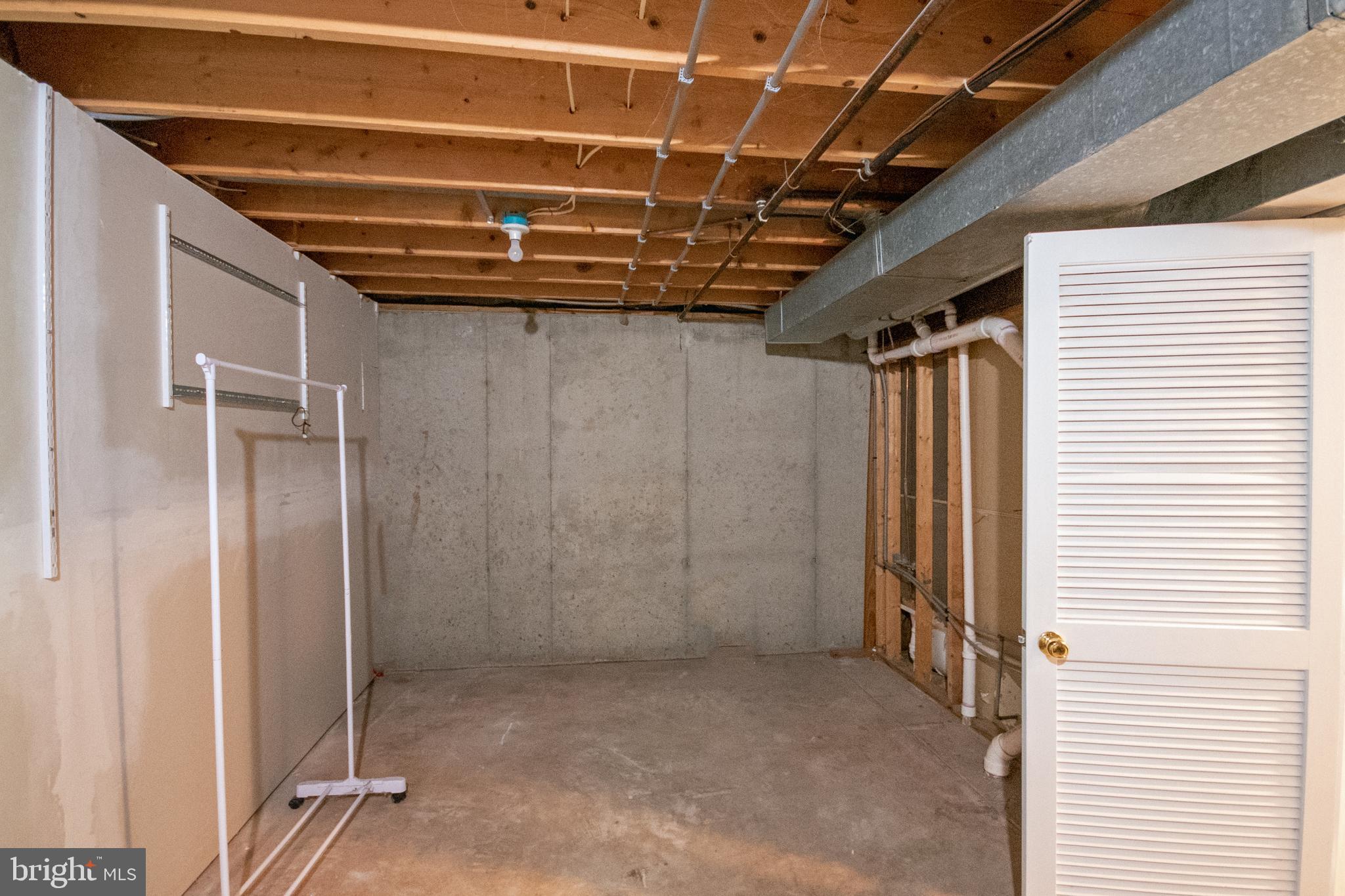 ASHBURN FARM - Residential Lease