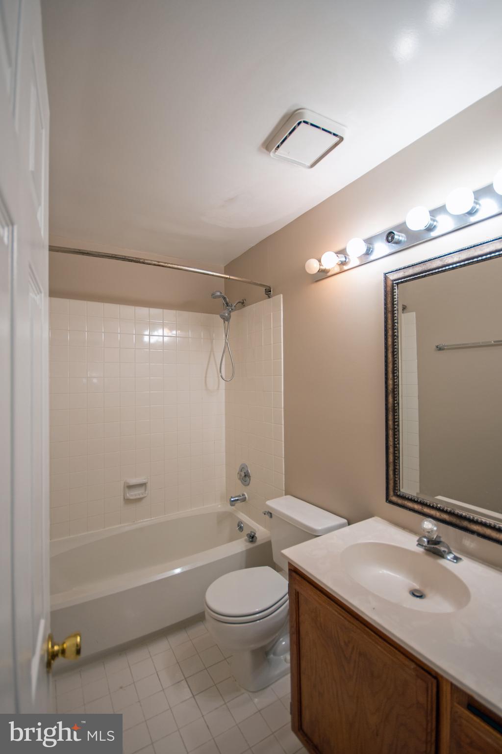 ASHBURN FARM - Residential Lease