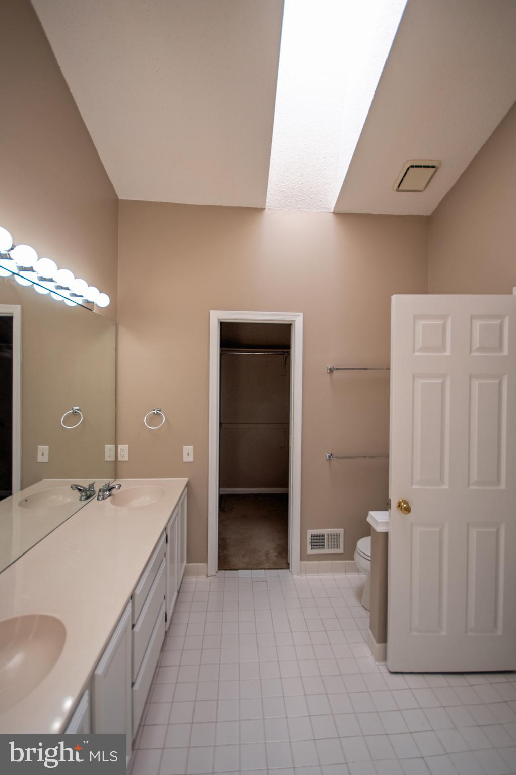 ASHBURN FARM - Residential Lease