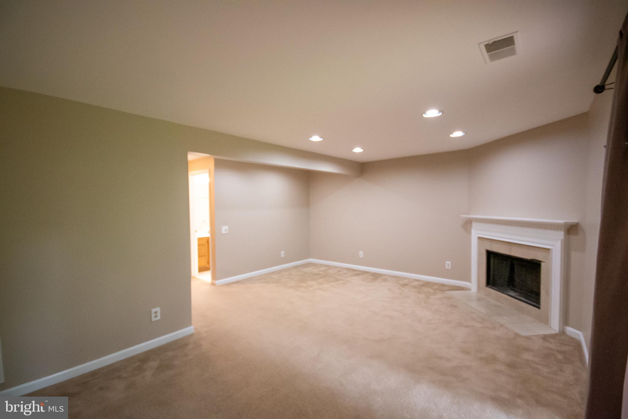 ASHBURN FARM - Residential Lease