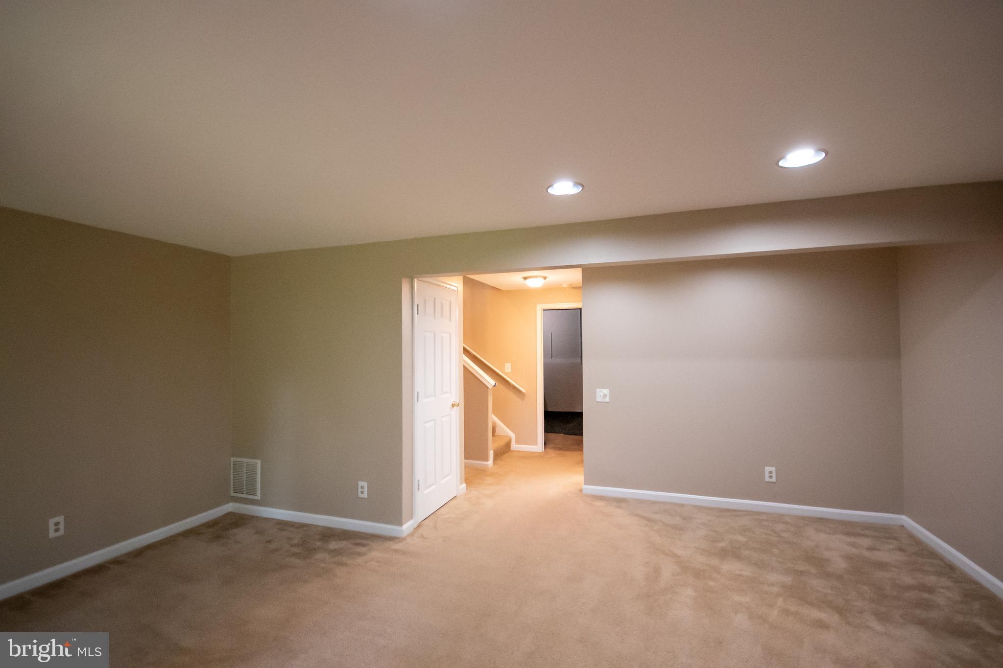 ASHBURN FARM - Residential Lease