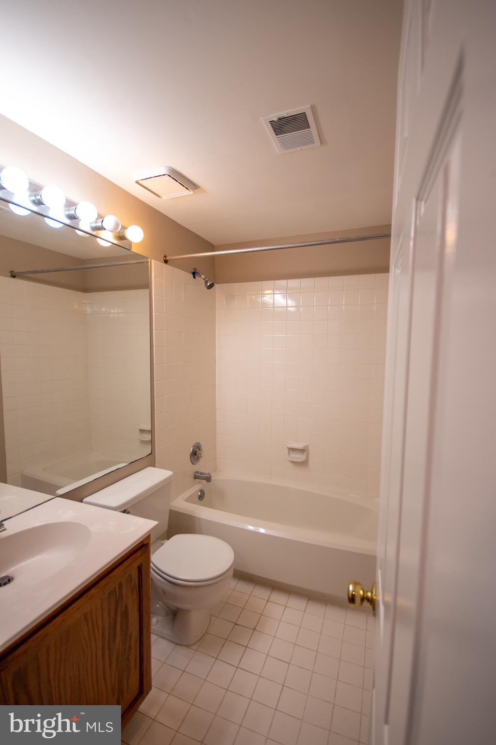 ASHBURN FARM - Residential Lease