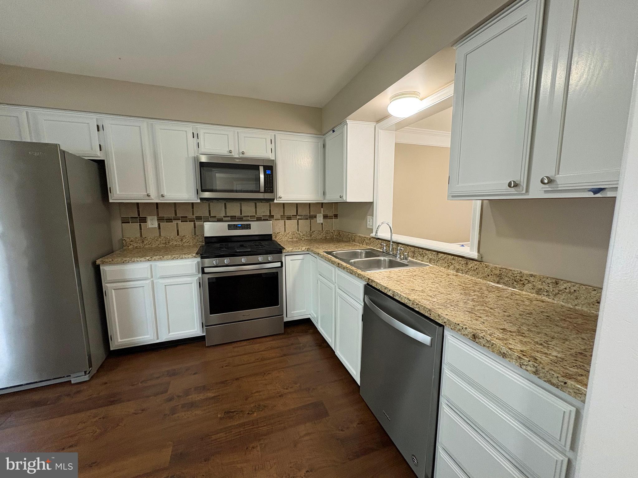 ASHBURN FARM - Residential Lease