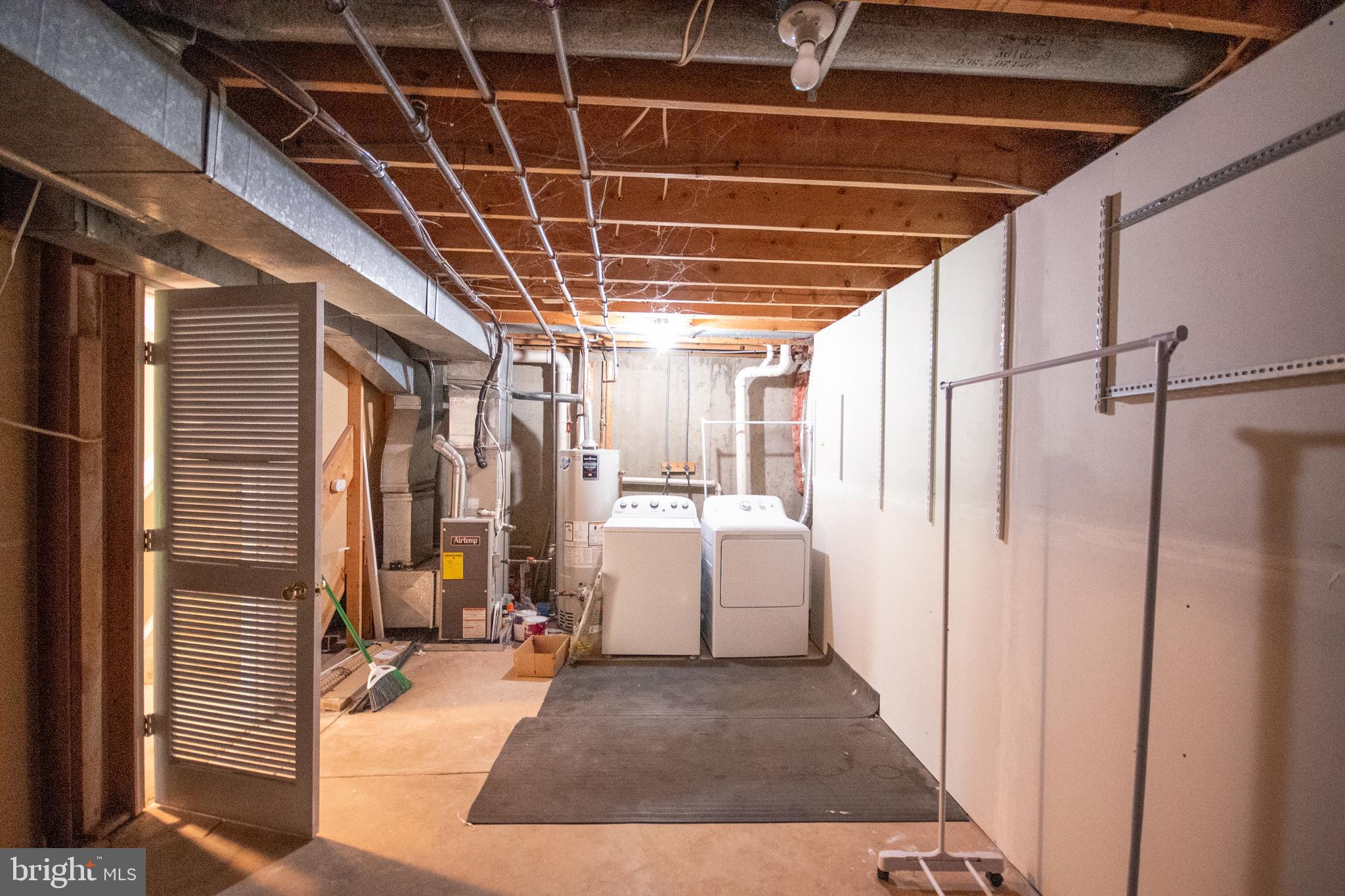 ASHBURN FARM - Residential Lease