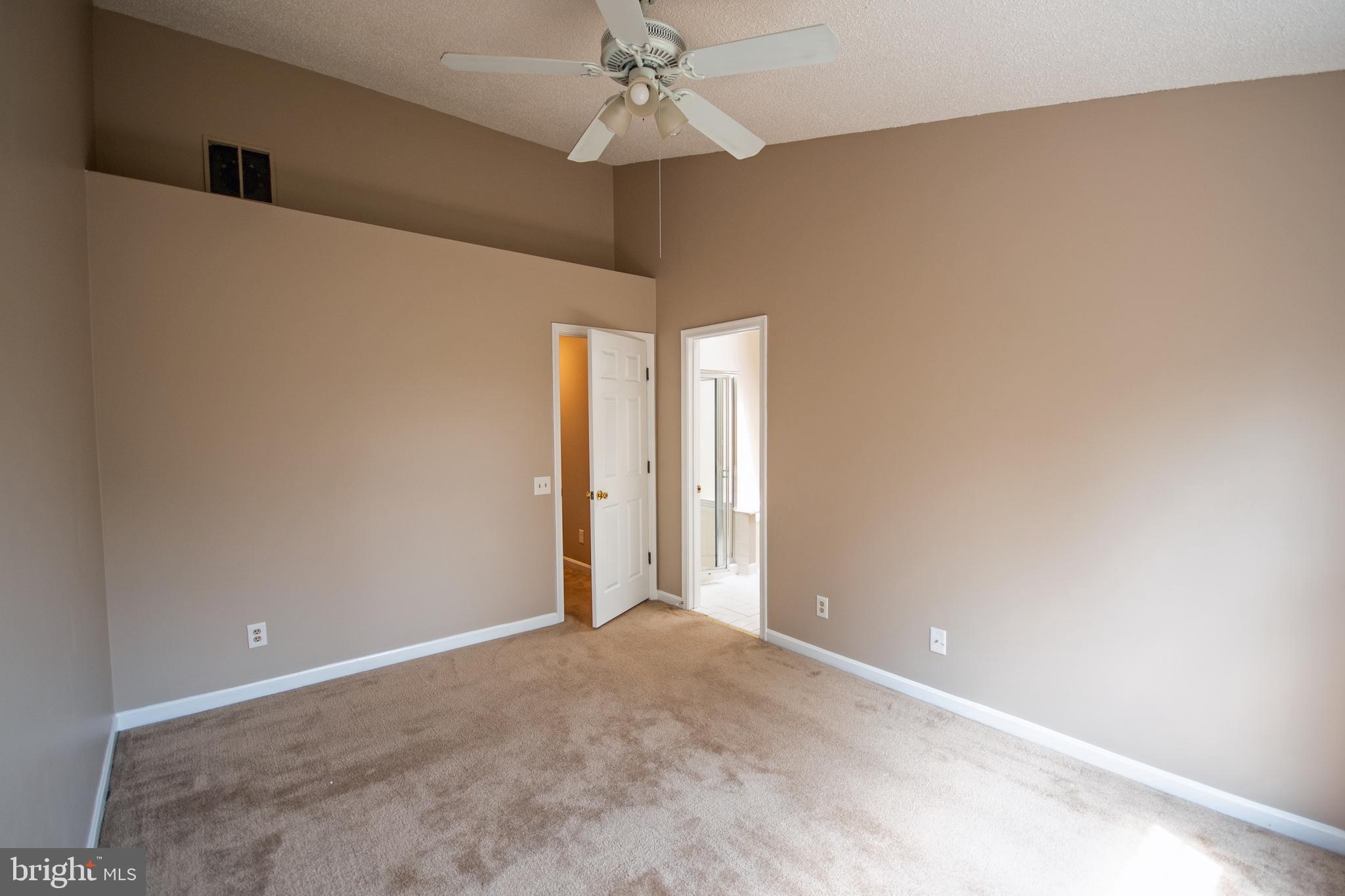 ASHBURN FARM - Residential Lease