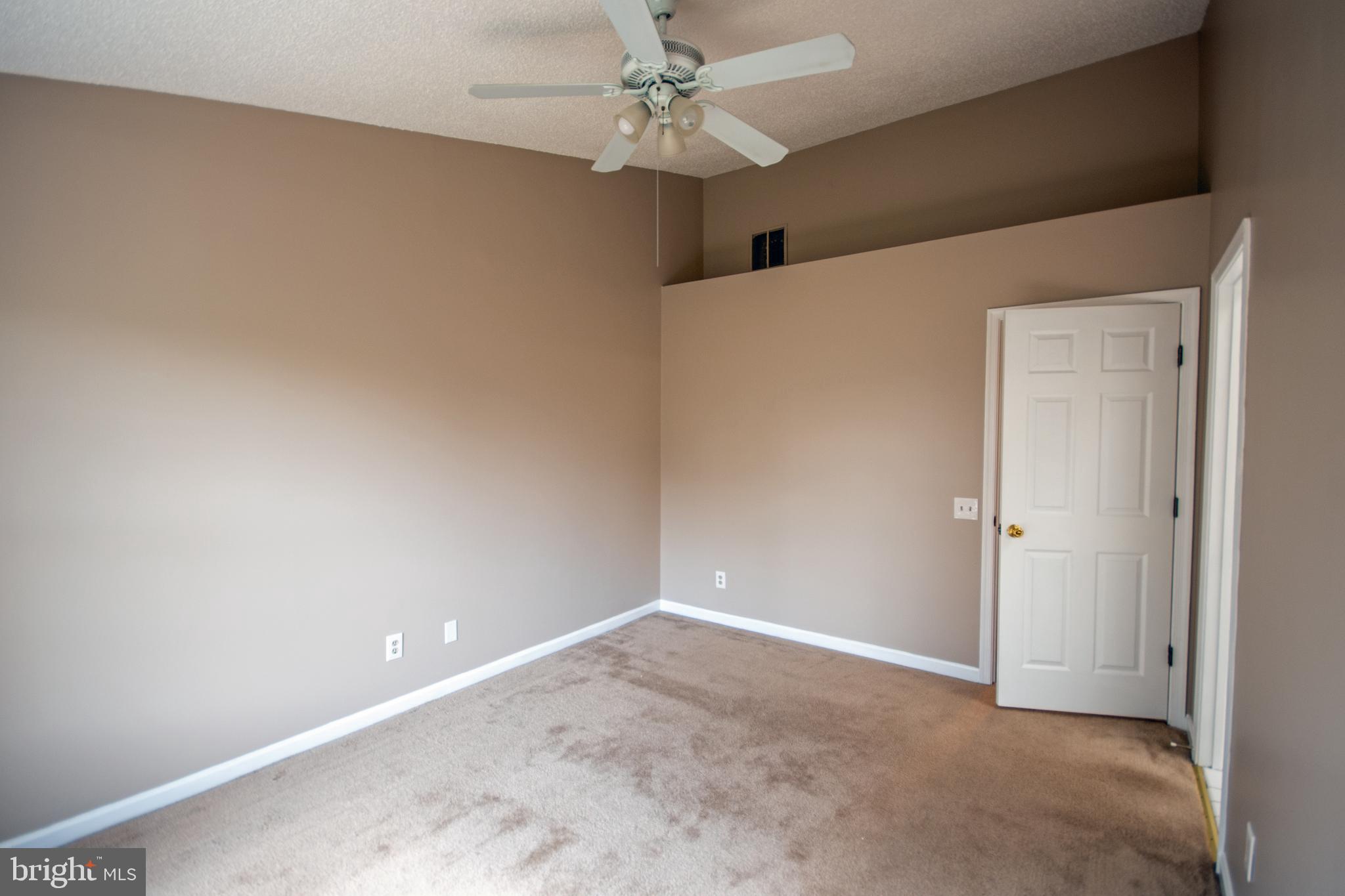 ASHBURN FARM - Residential Lease