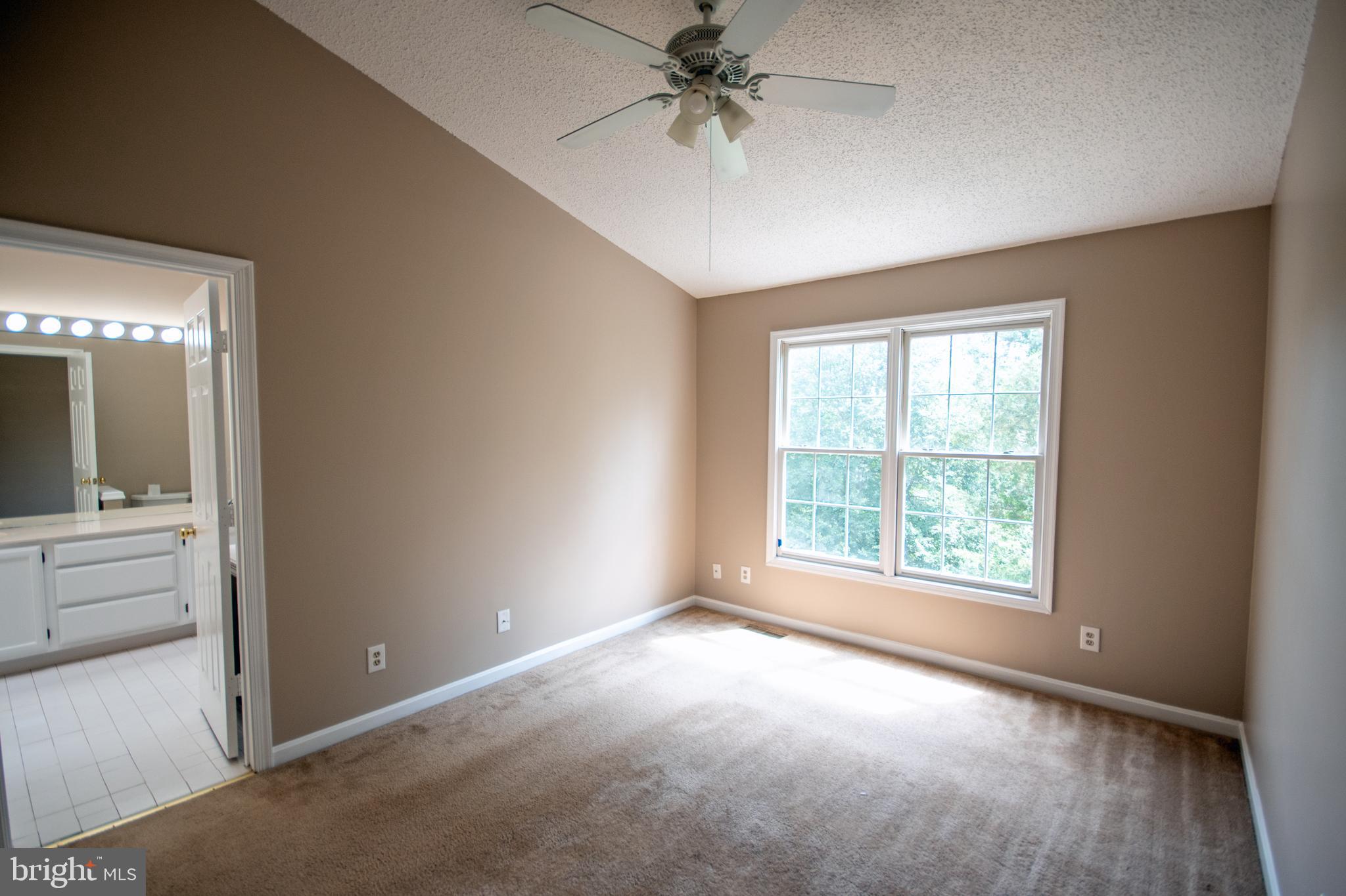 ASHBURN FARM - Residential Lease