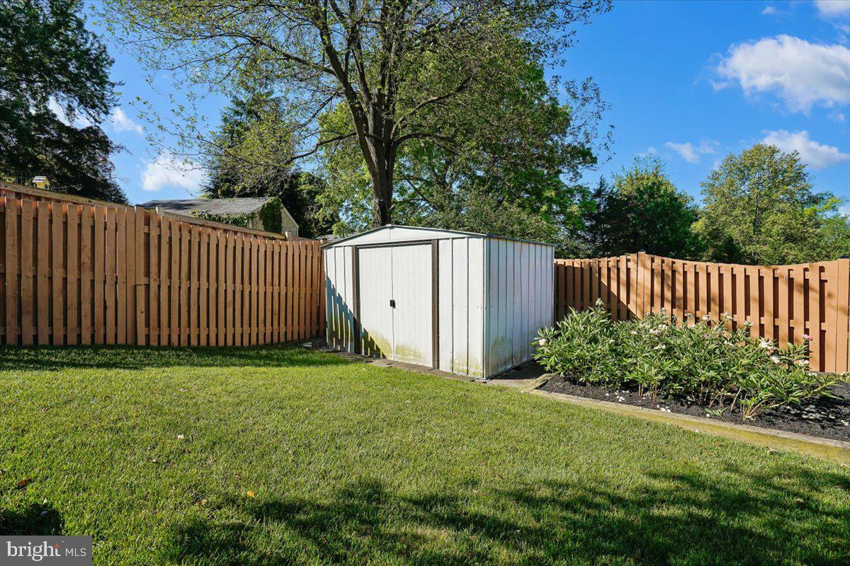 LAKEVALE COURT - Residential