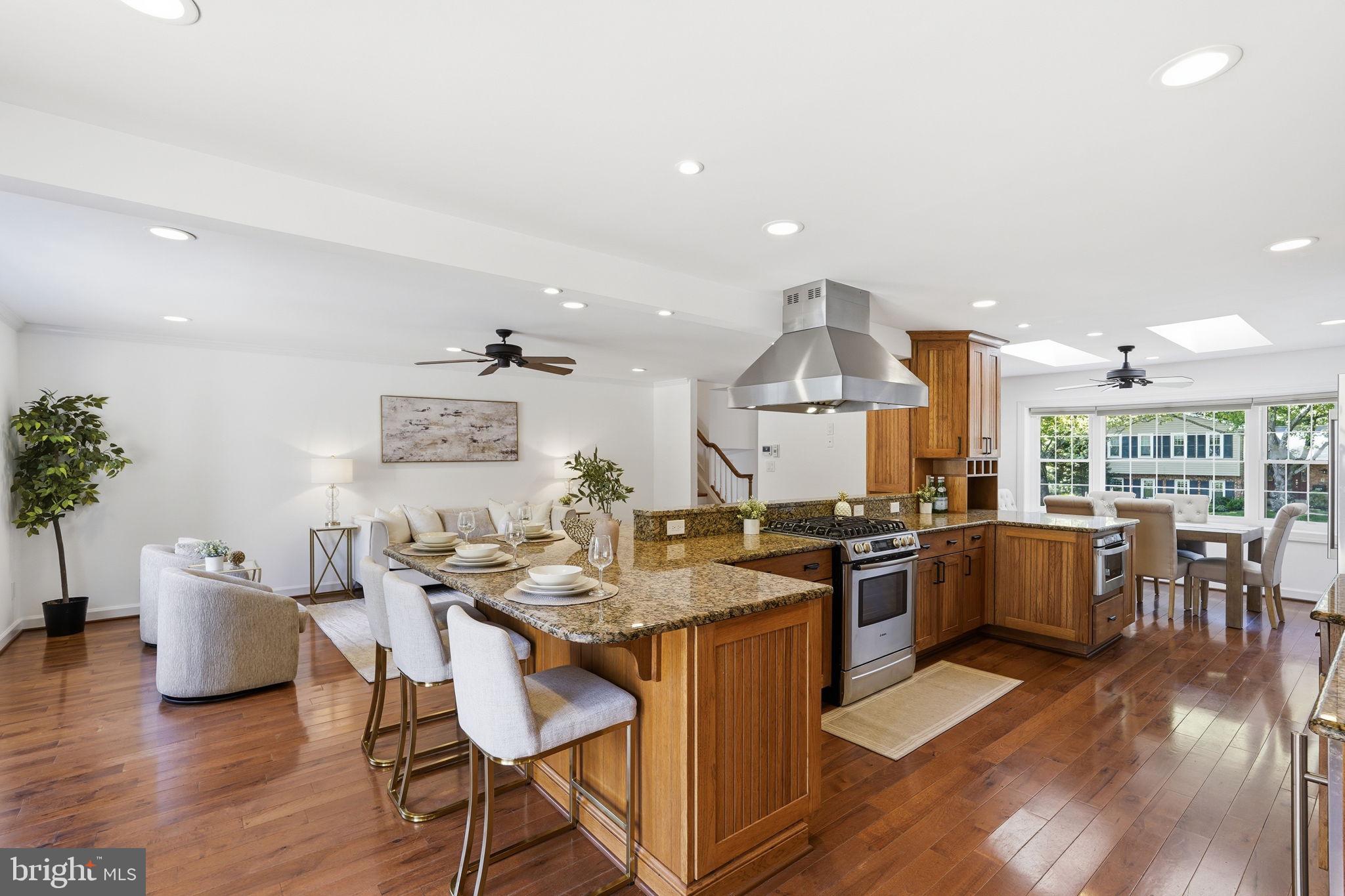 LAKEVALE COURT - Residential