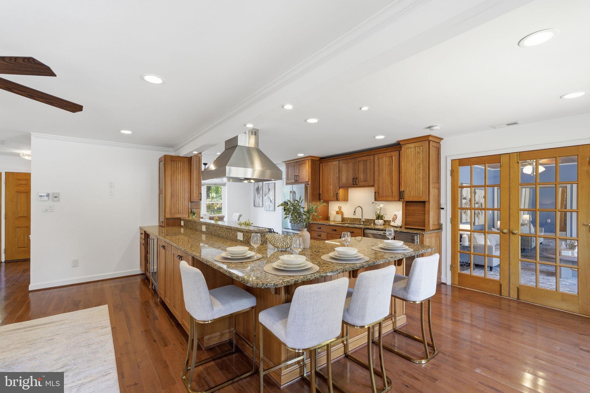 LAKEVALE COURT - Residential