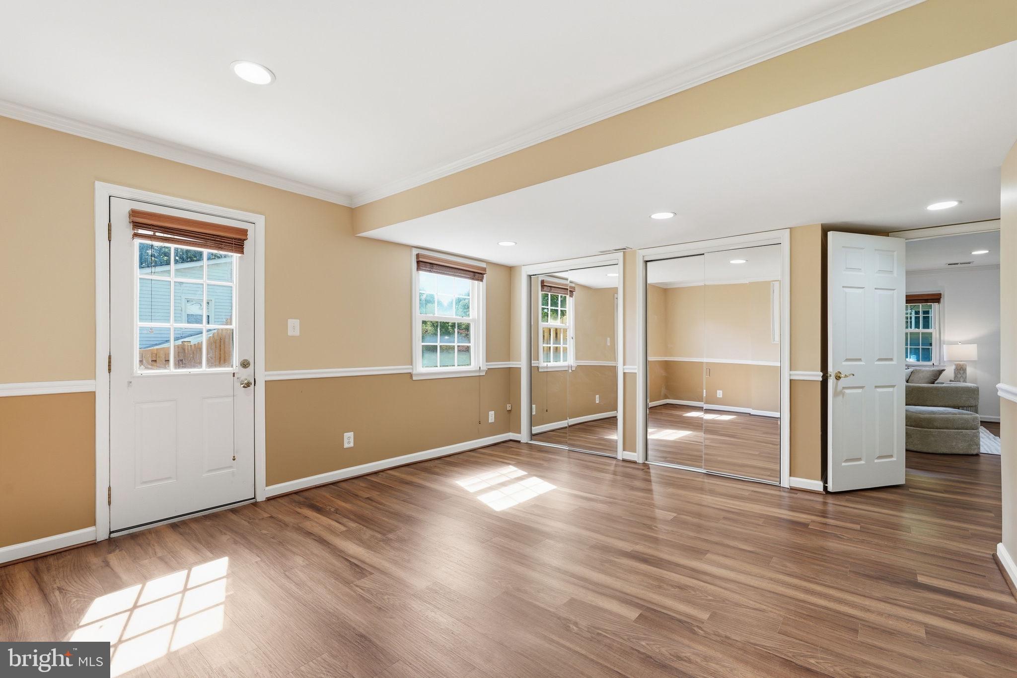 LAKEVALE COURT - Residential