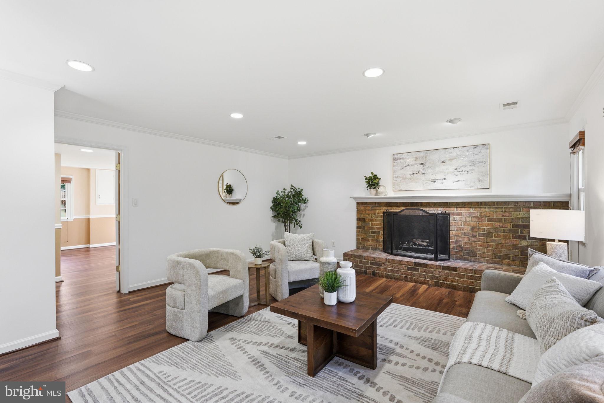 LAKEVALE COURT - Residential