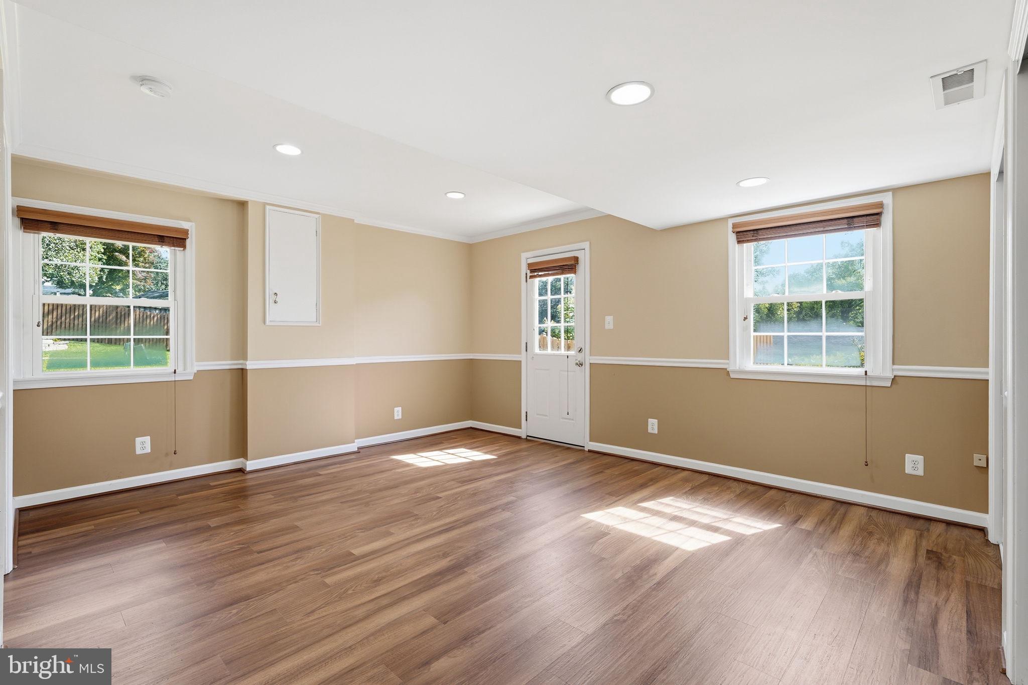 LAKEVALE COURT - Residential