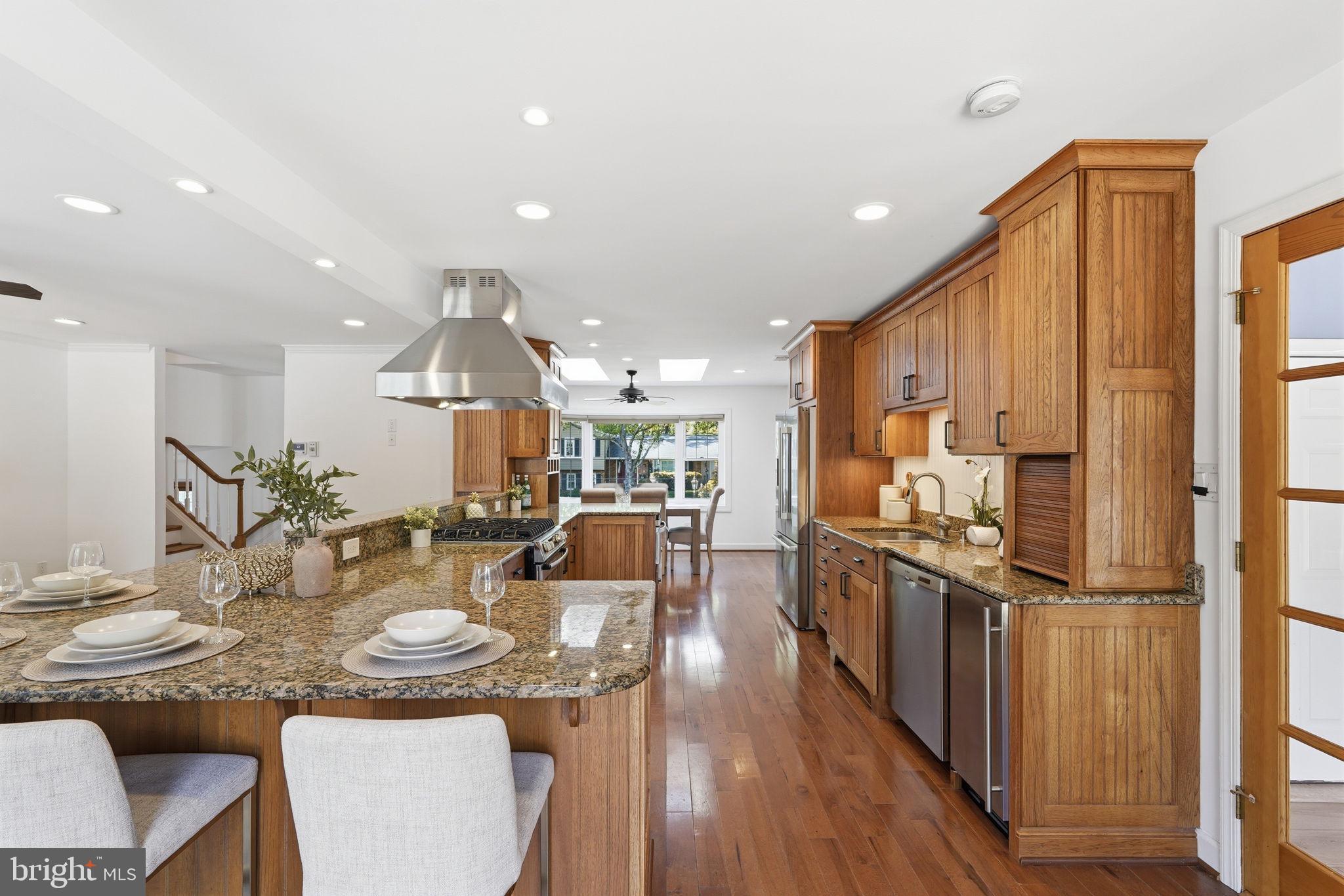 LAKEVALE COURT - Residential