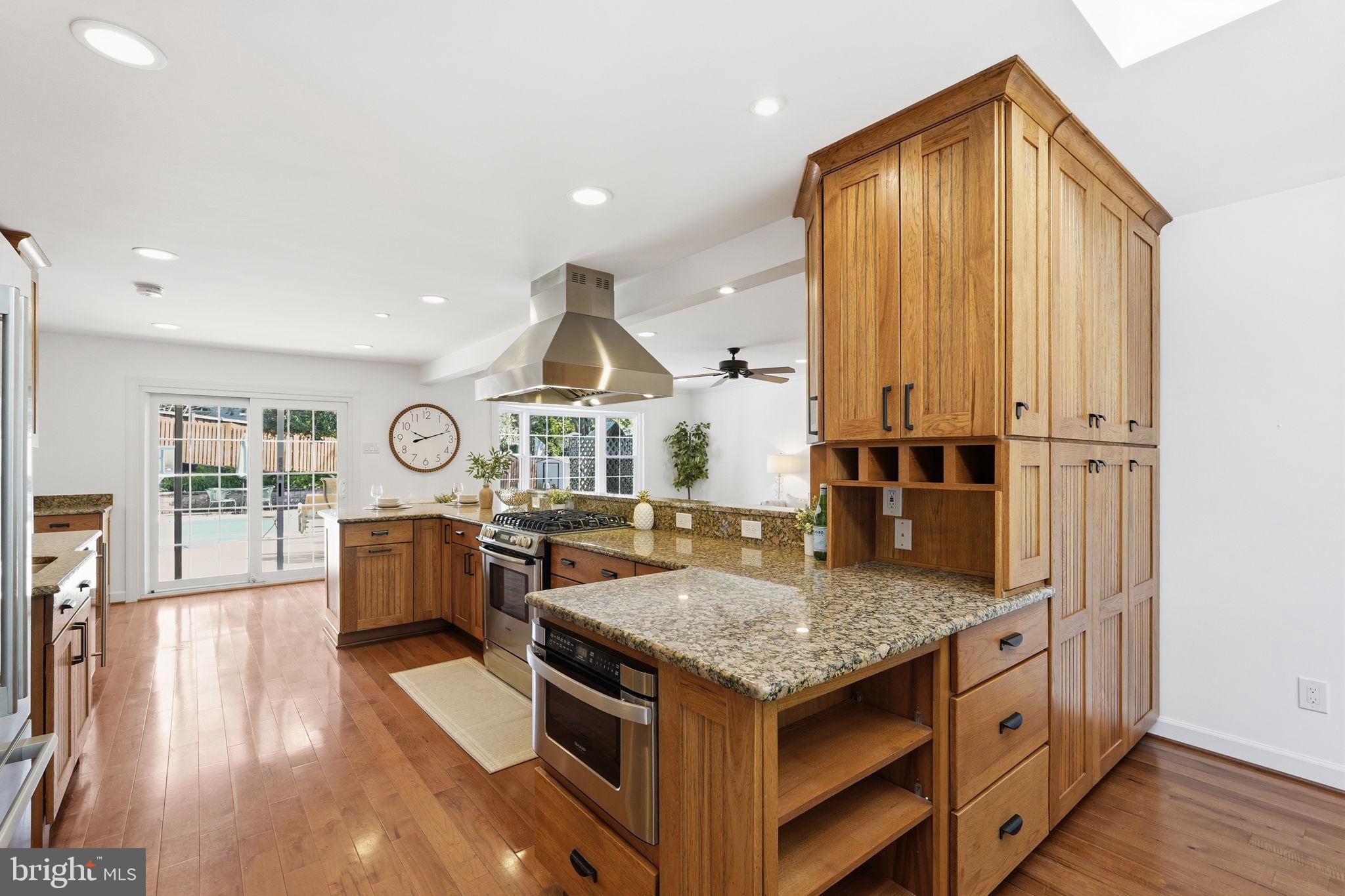 LAKEVALE COURT - Residential