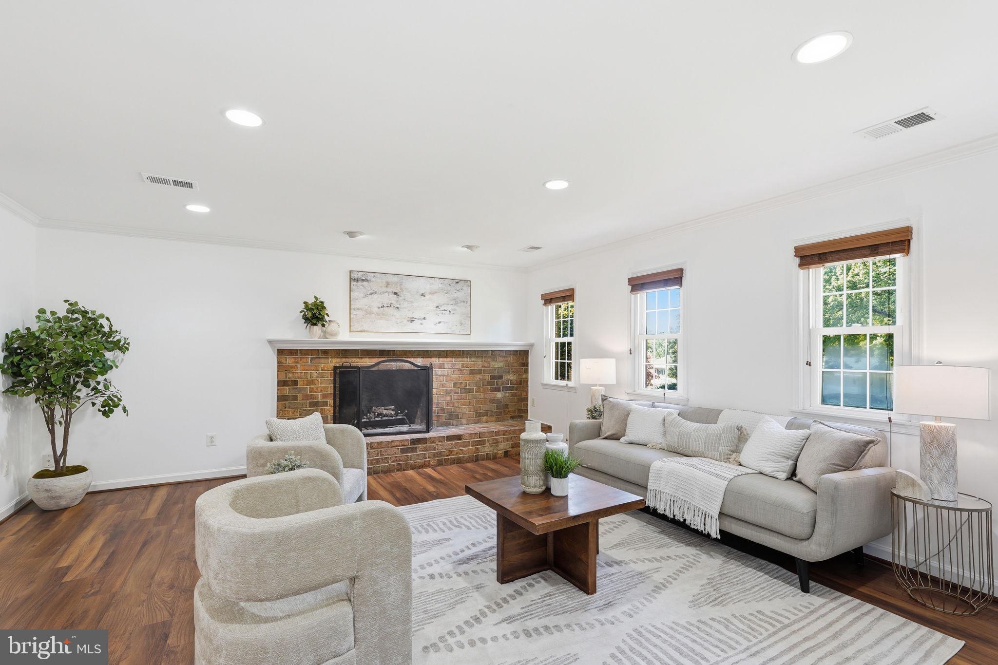 LAKEVALE COURT - Residential