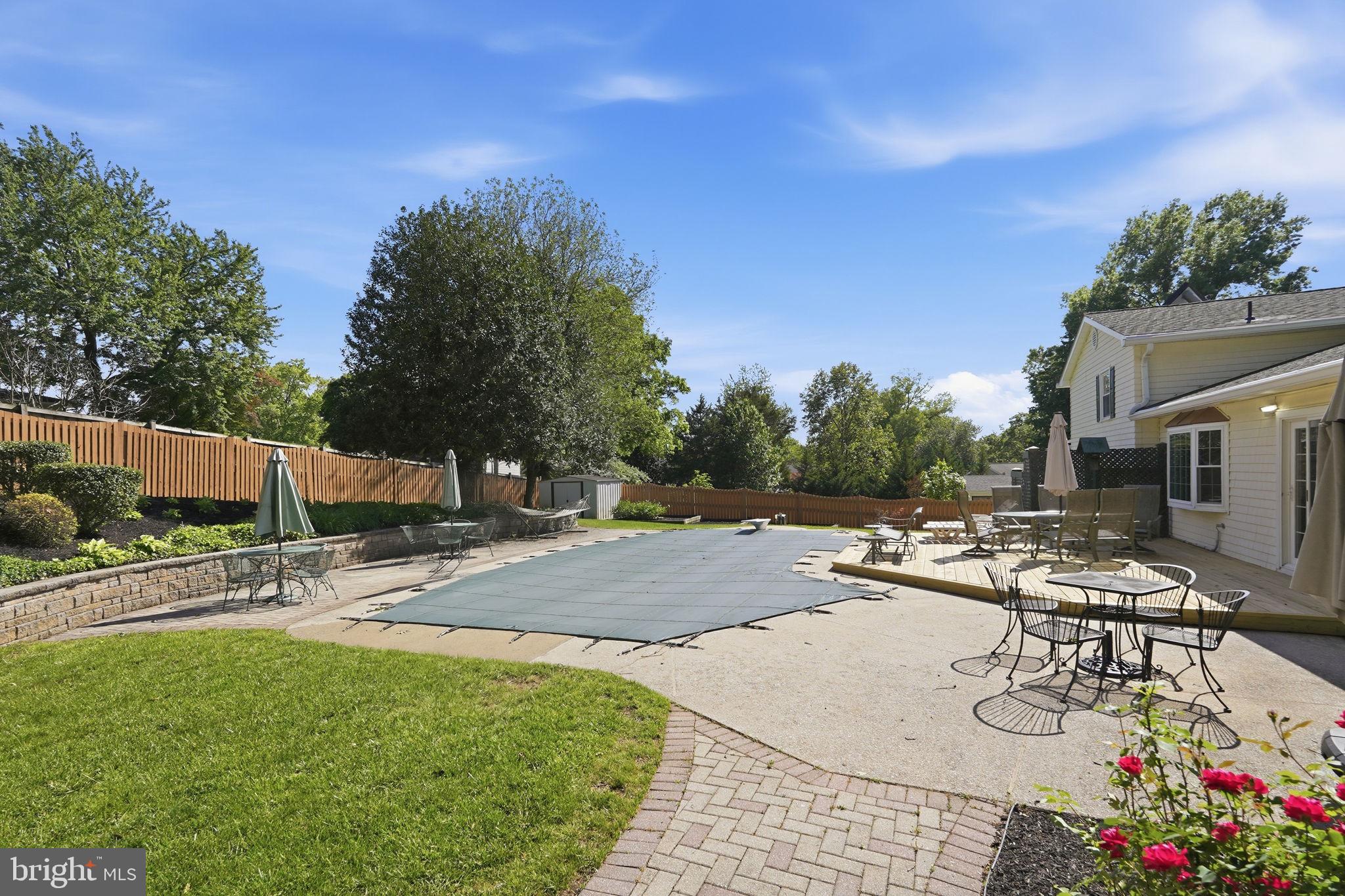 LAKEVALE COURT - Residential